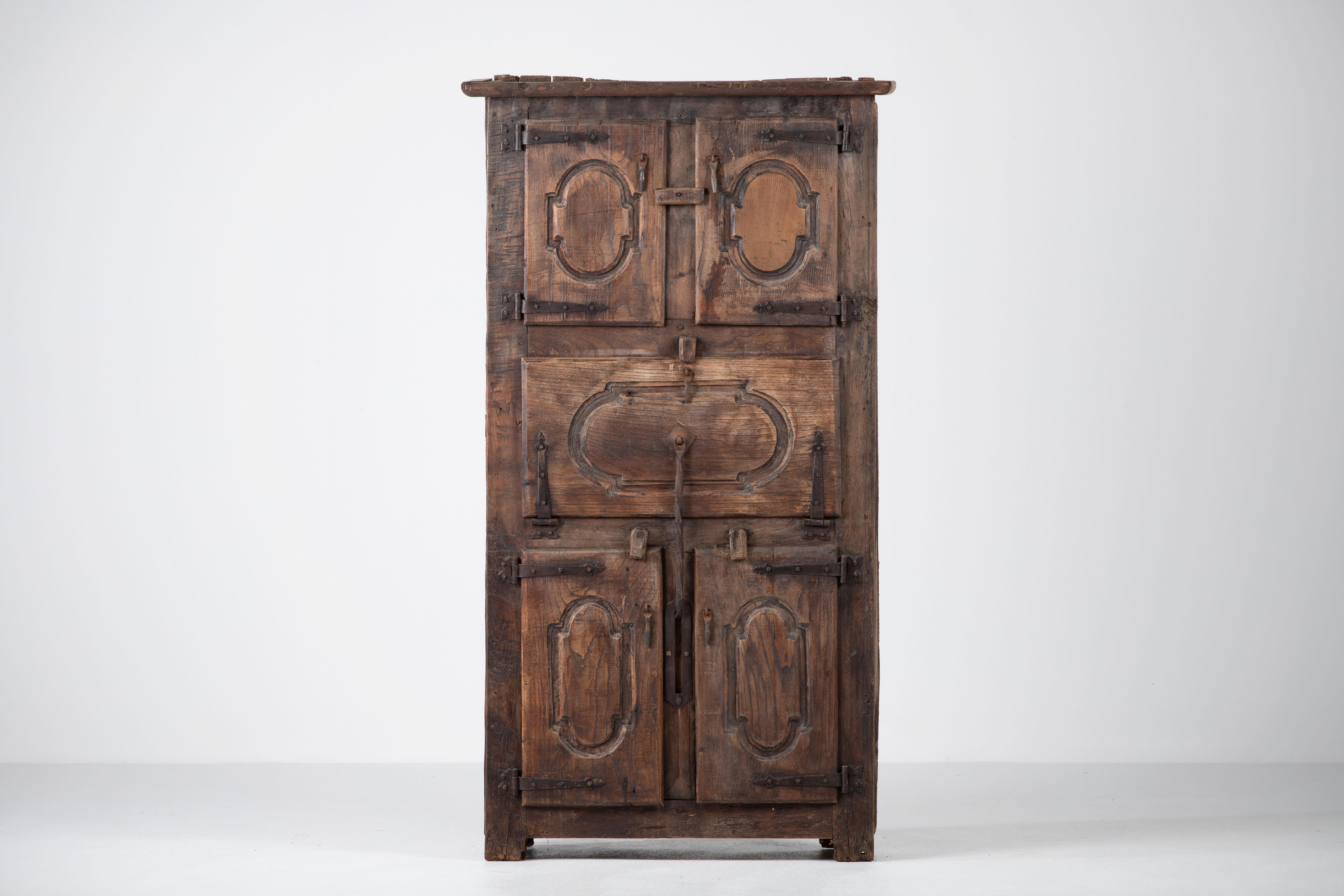 Rustic Armoire in solid oak, France 18th century.
This old cabinet was unearthed in a farm in the Pyrenees, it is an authentic piece of rustic furniture. Handcrafted in the 1700s, made from raw wooden planks.
Nice brutalist object, wabi-sabi