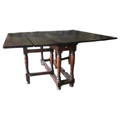 Mesa baja de nogal rústico francés del siglo XVIII - Mesa de granja antigua