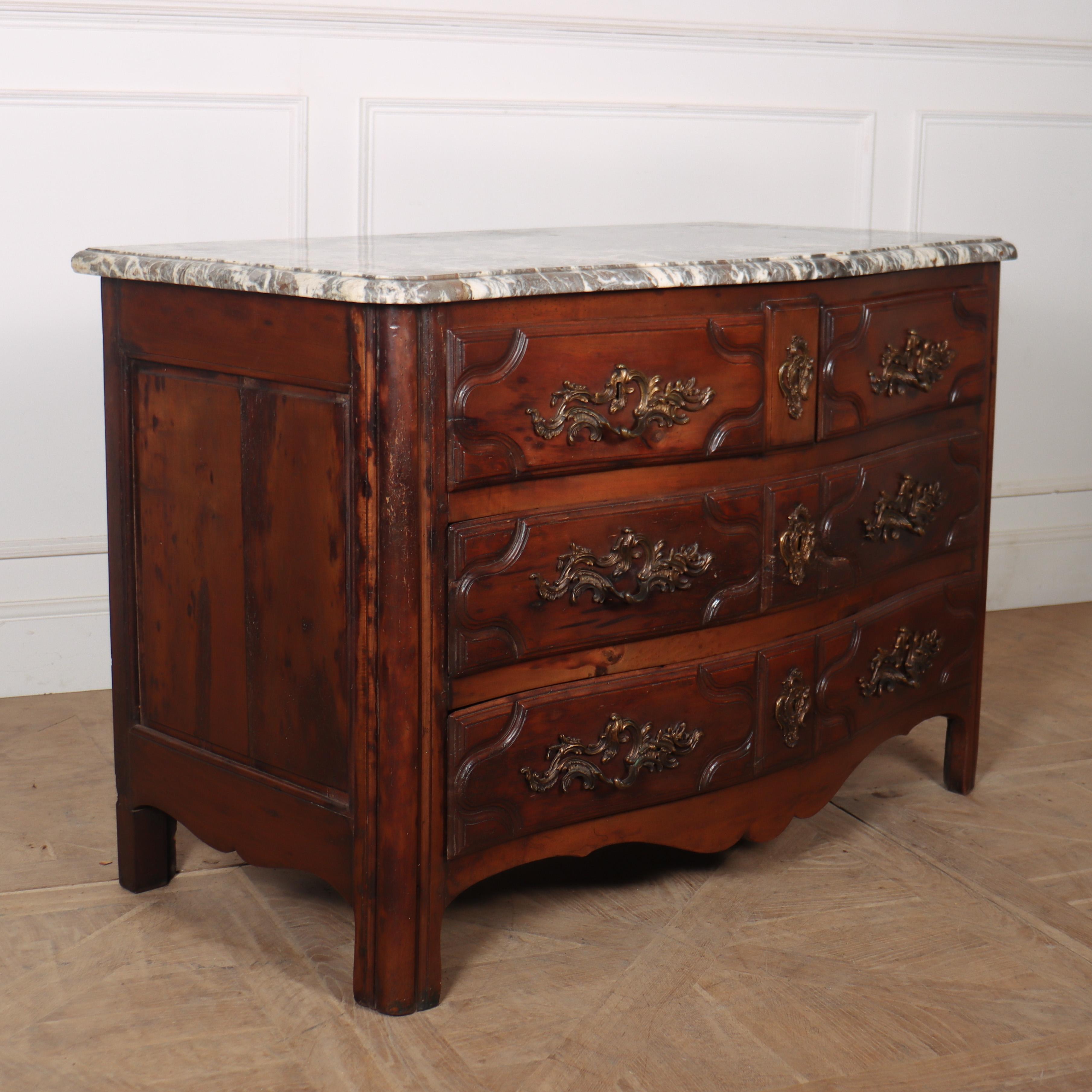 18th Century French Serpentine Commode For Sale 5