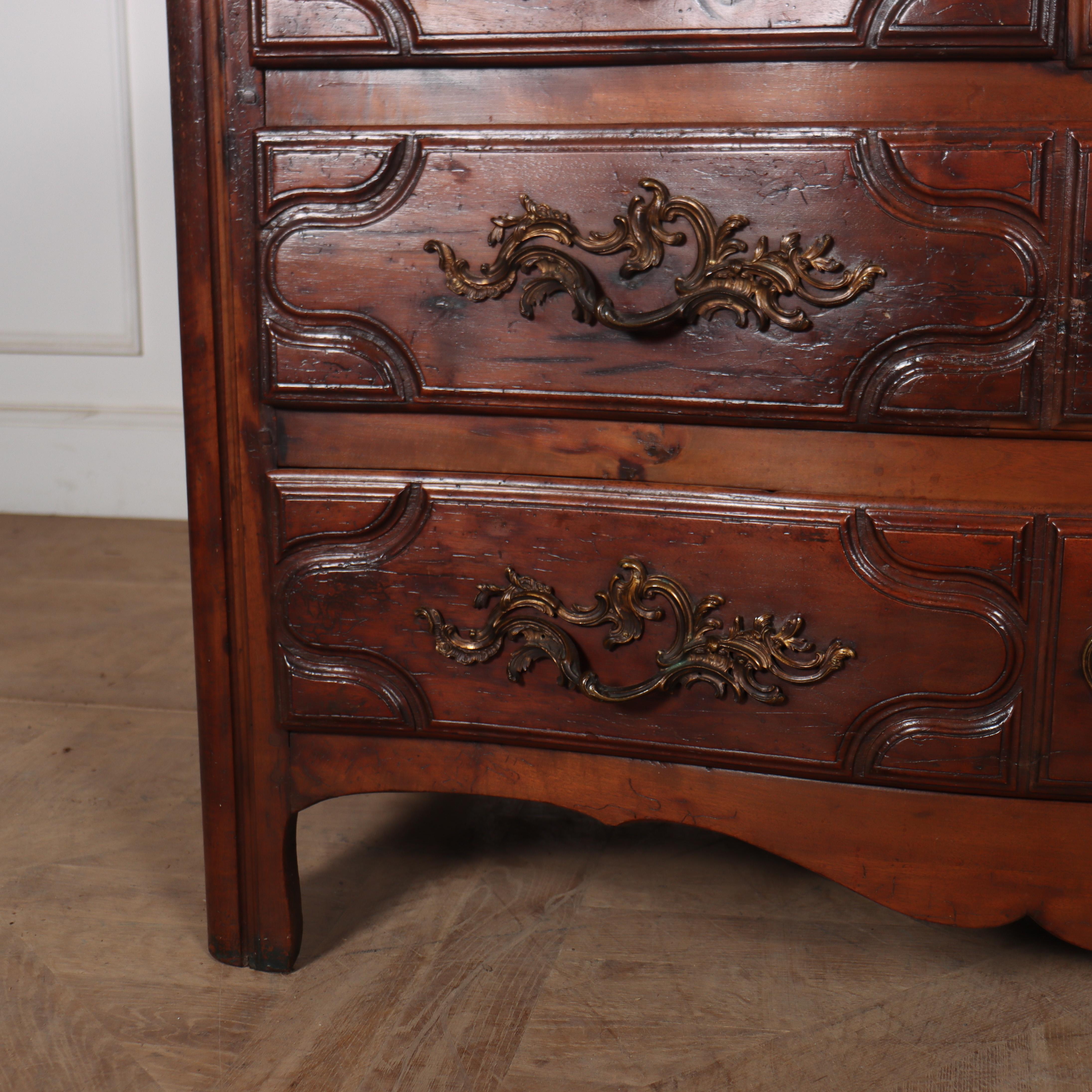18th Century French Serpentine Commode In Good Condition For Sale In Leamington Spa, Warwickshire