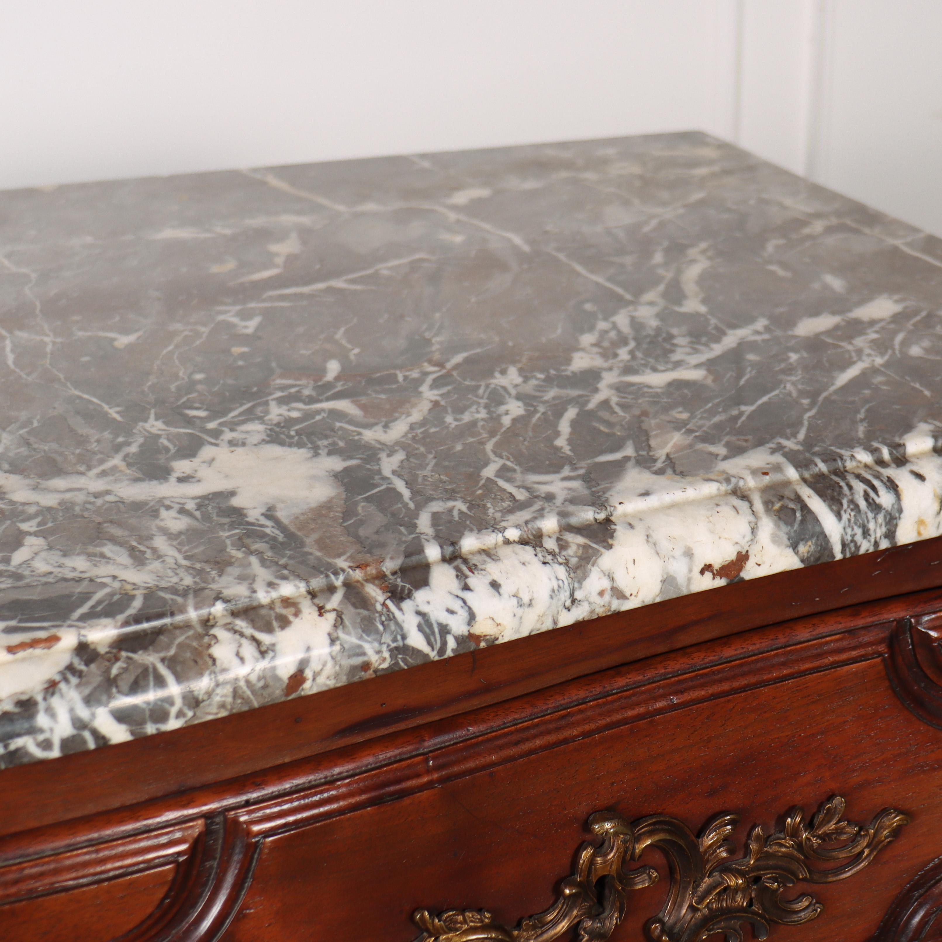 18th Century French Serpentine Commode For Sale 4