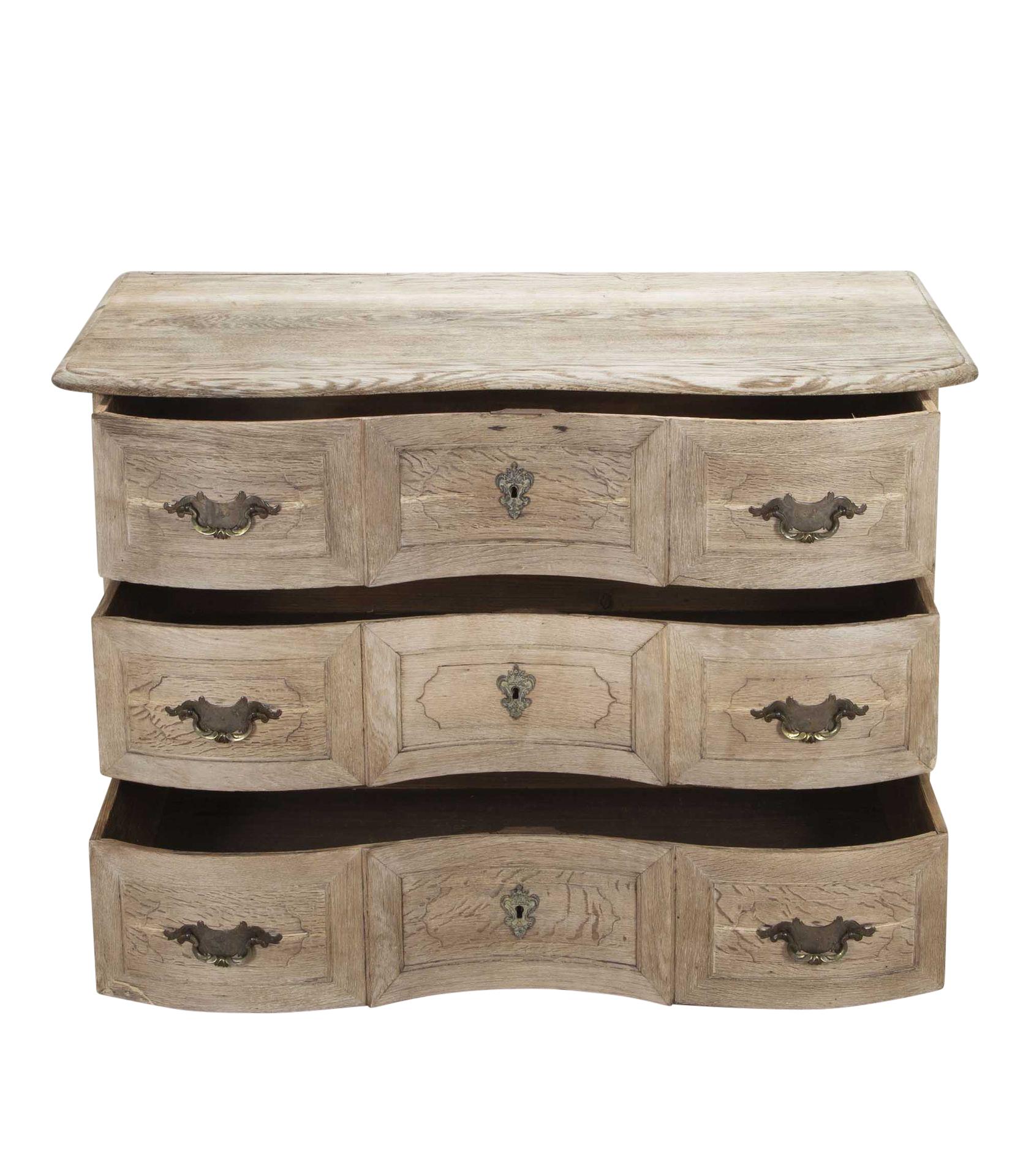 18th Century French Serpentine Front Commode in Bleached Oak In Good Condition For Sale In Tetbury, Gloucestershire