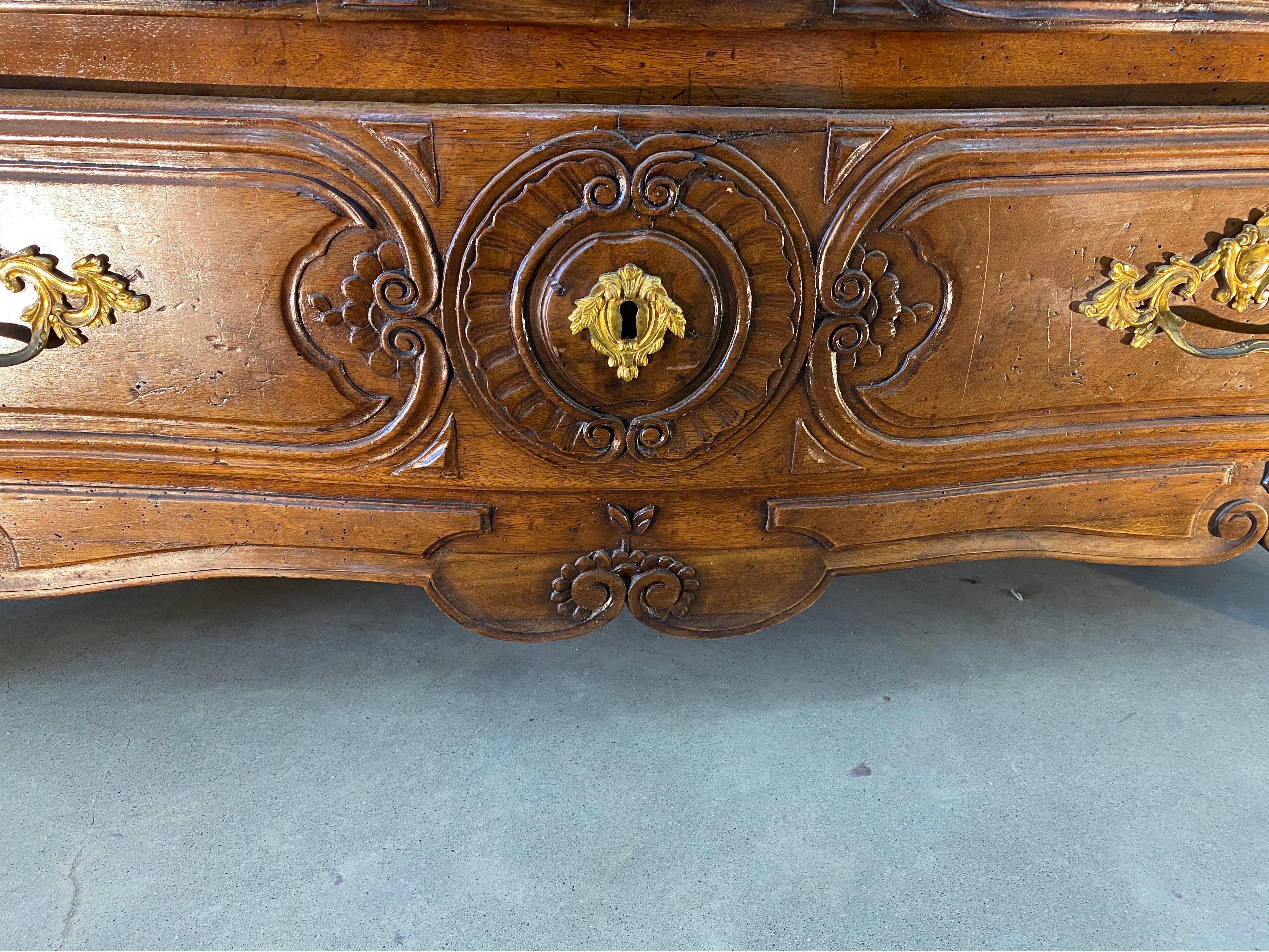 18th Century French Serpentine Marble Top Walnut Commode with Sunflowers 4