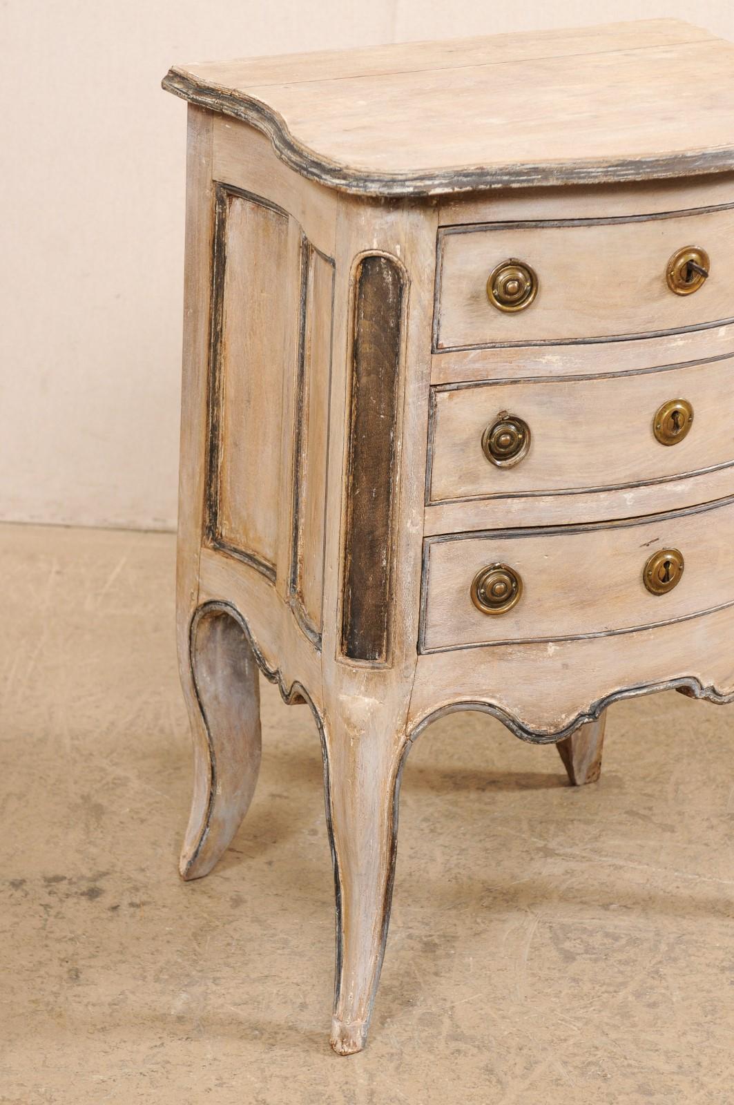 18th Century French Serpentine Raised Side Chest of Three Drawers In Good Condition In Atlanta, GA