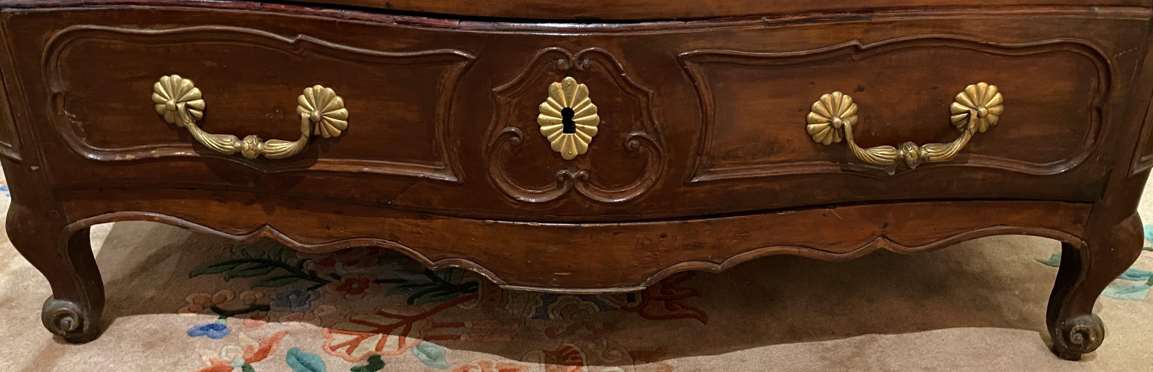 18th Century French Serpentine Three Drawer Commode with Gilt Brass Pulls  In Good Condition For Sale In Milford, NH