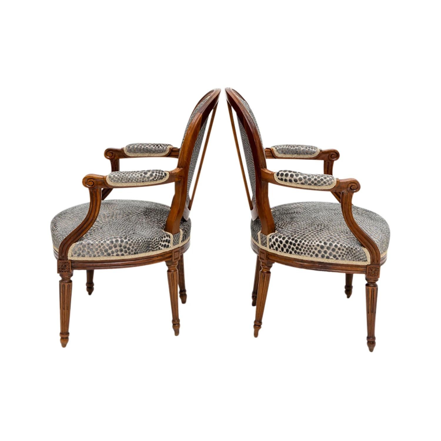 18th Century French Set of Four Louis XVI Beechwood Medallion Dining Armchairs In Good Condition For Sale In West Palm Beach, FL