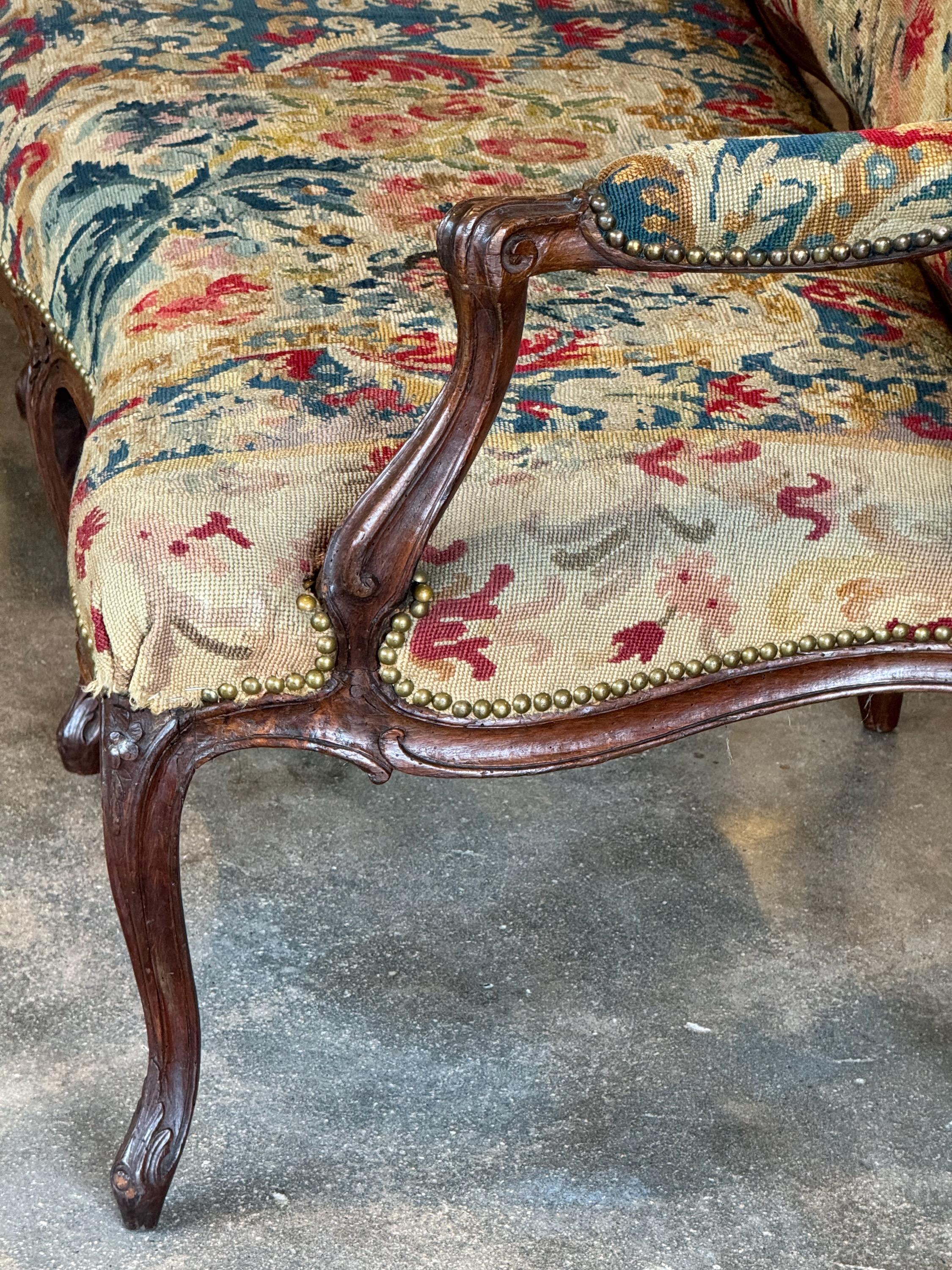 18th Century French Settee With Needlepoint Fabric For Sale 1