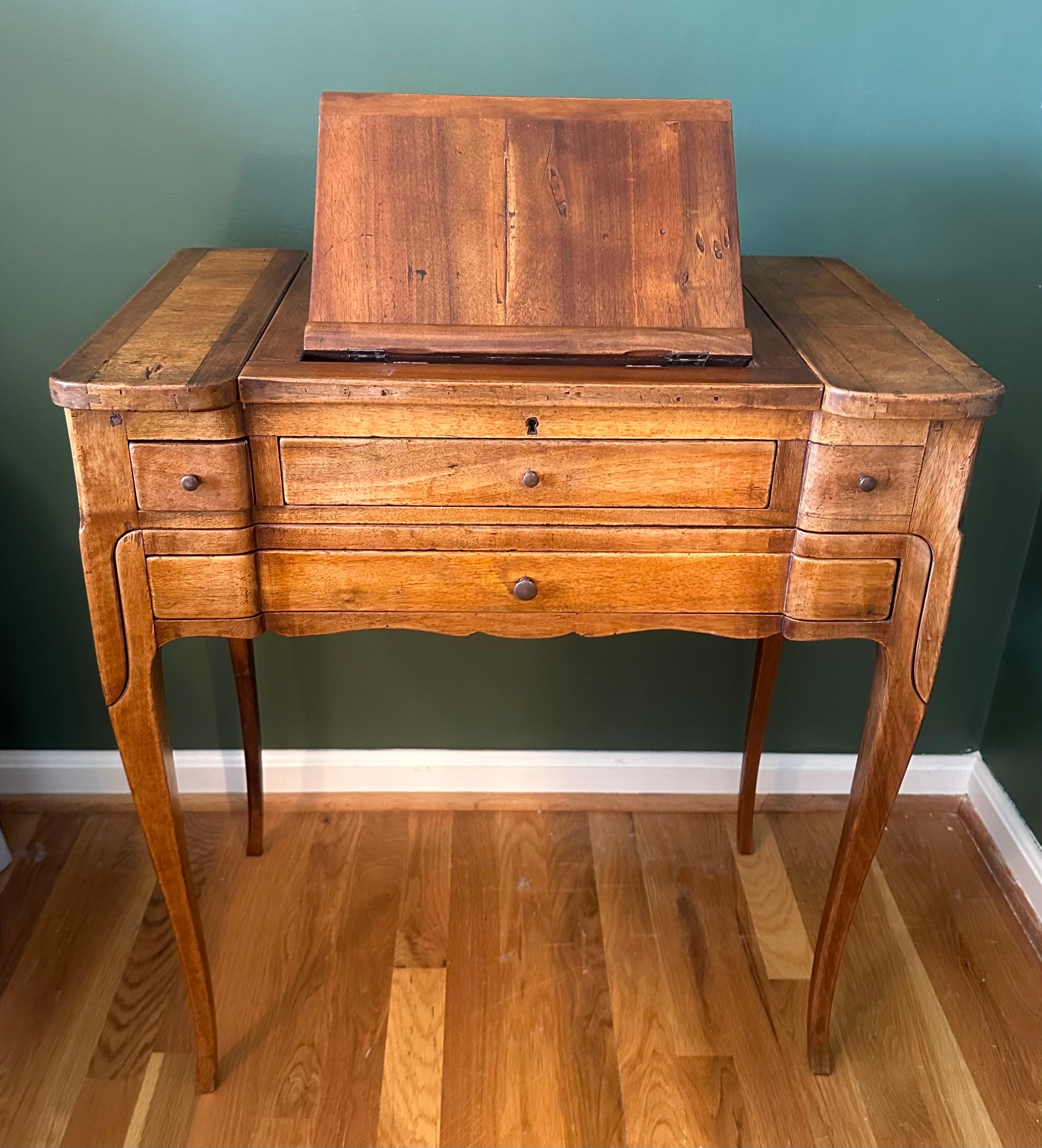 Table d'appoint française du 18ème siècle, table de toilette Louis XVI  meuble-lavabo de style en marbre en vente 1