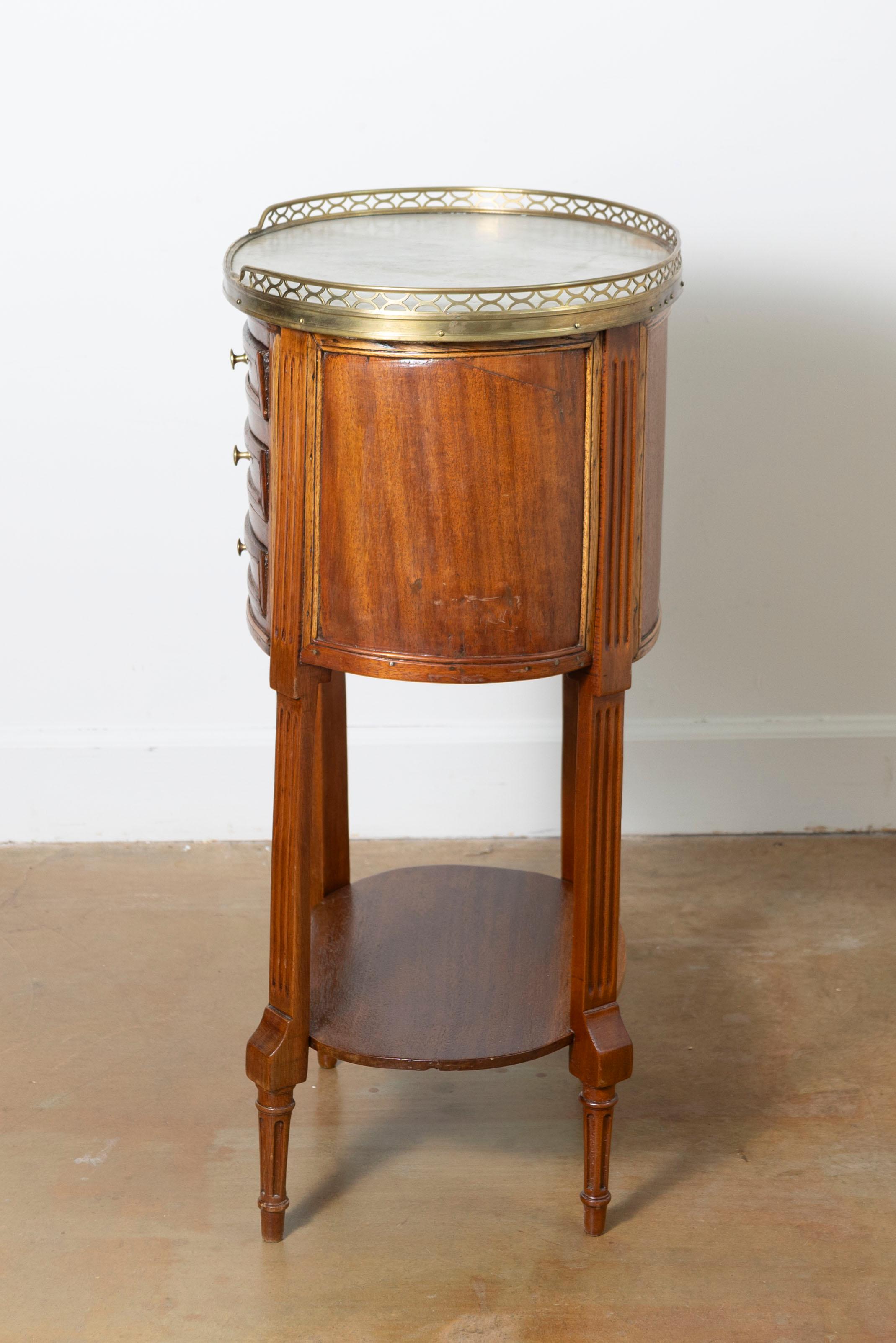 Table d'appoint française du XVIIIe siècle Bon état - En vente à Atlanta, GA