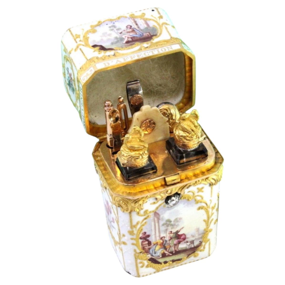 Necessaire francese del XVIII secolo in oro massiccio 750 (18K) in vendita