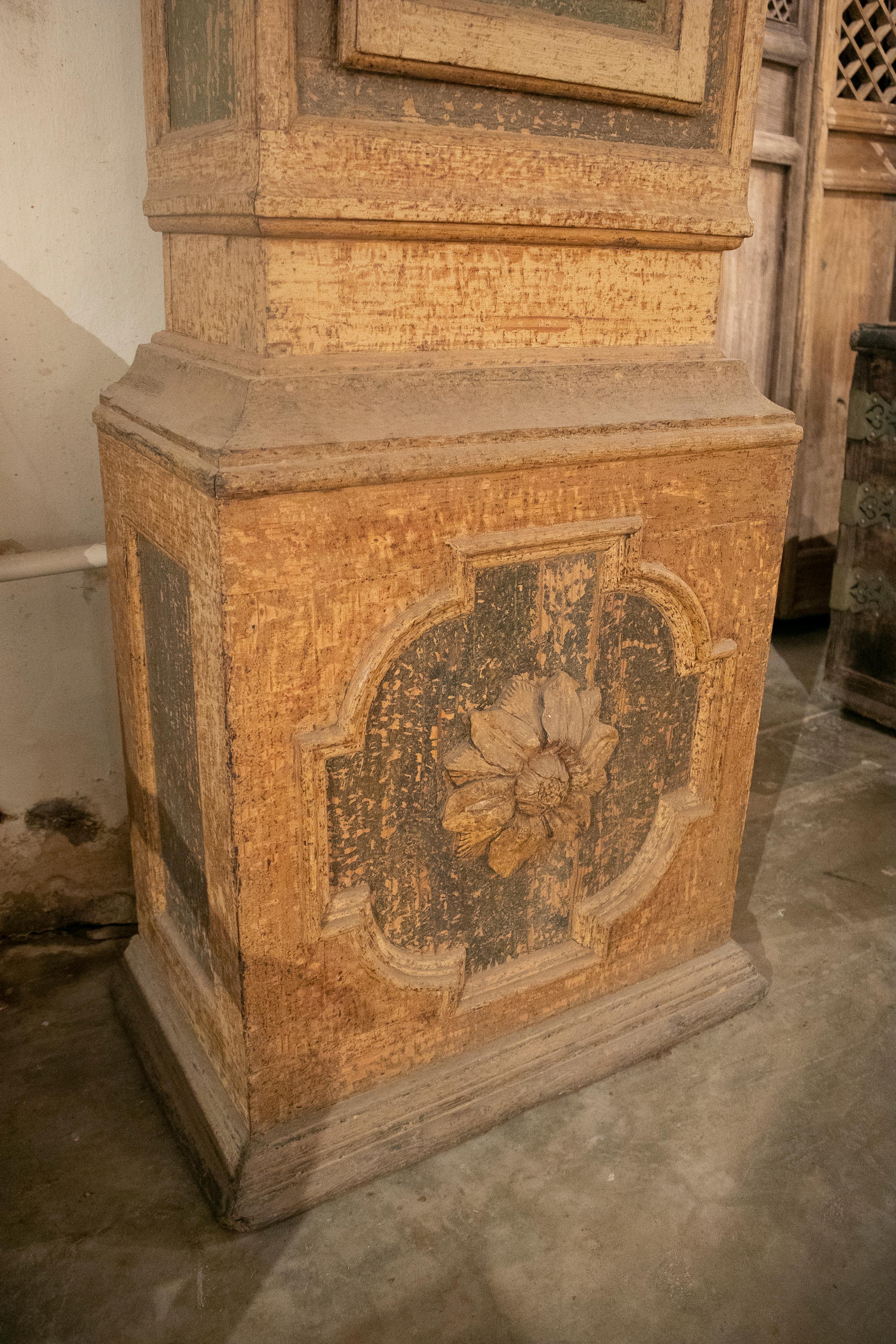Französische Standuhr mit Original-Ockerfarben, 18. Jahrhundert im Angebot 1