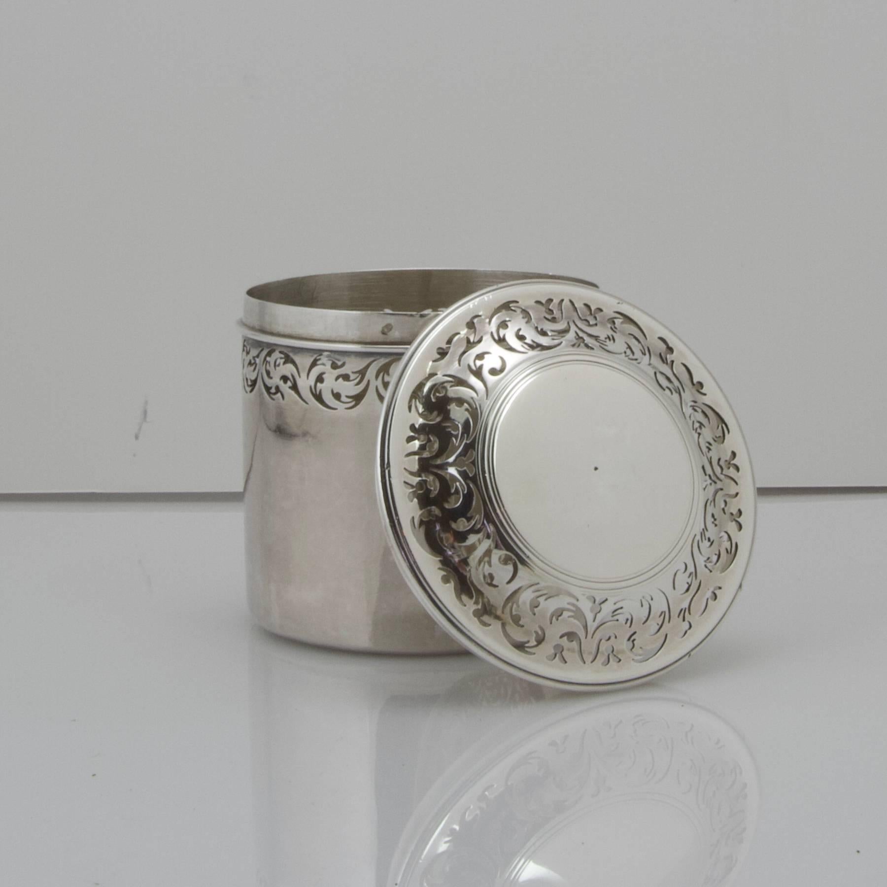 A cylindrical turning burnished sterling silver sponge box.
Rim of the box and its lid present a waves frise open-worked.
Maker's mark of Jacques Charles Mongenot, Letter date for 1786, Mark of Paris on the bottom and in the lid. Décharge of Paris