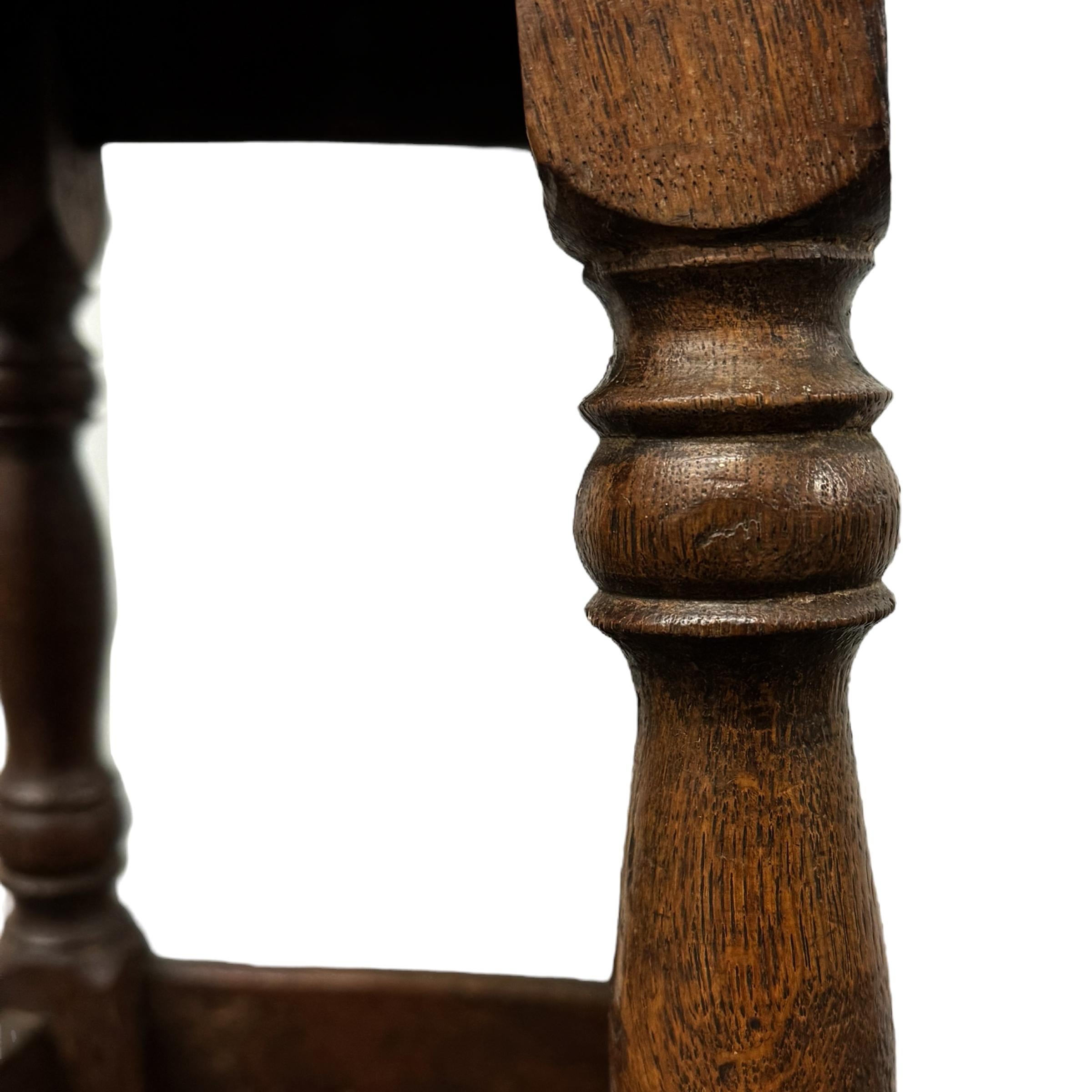 Chêne Tabouret français du XVIIIe siècle en vente