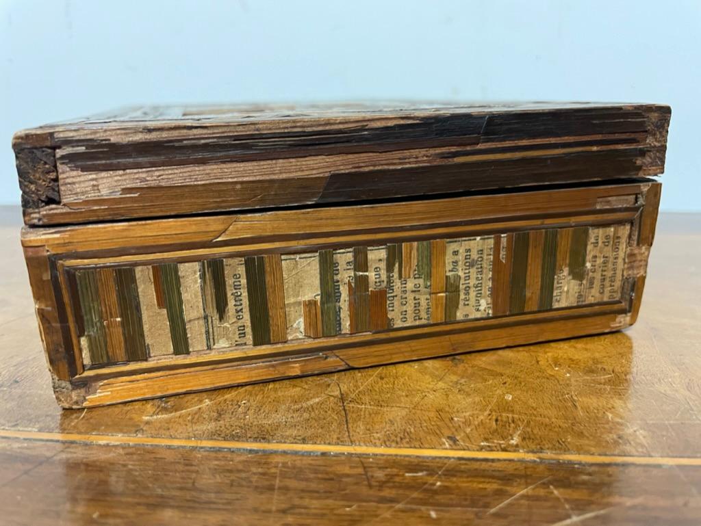 Caja de trabajo de marquetería de paja francesa del siglo XVIII, 'Marqueterie de Paille en venta 9