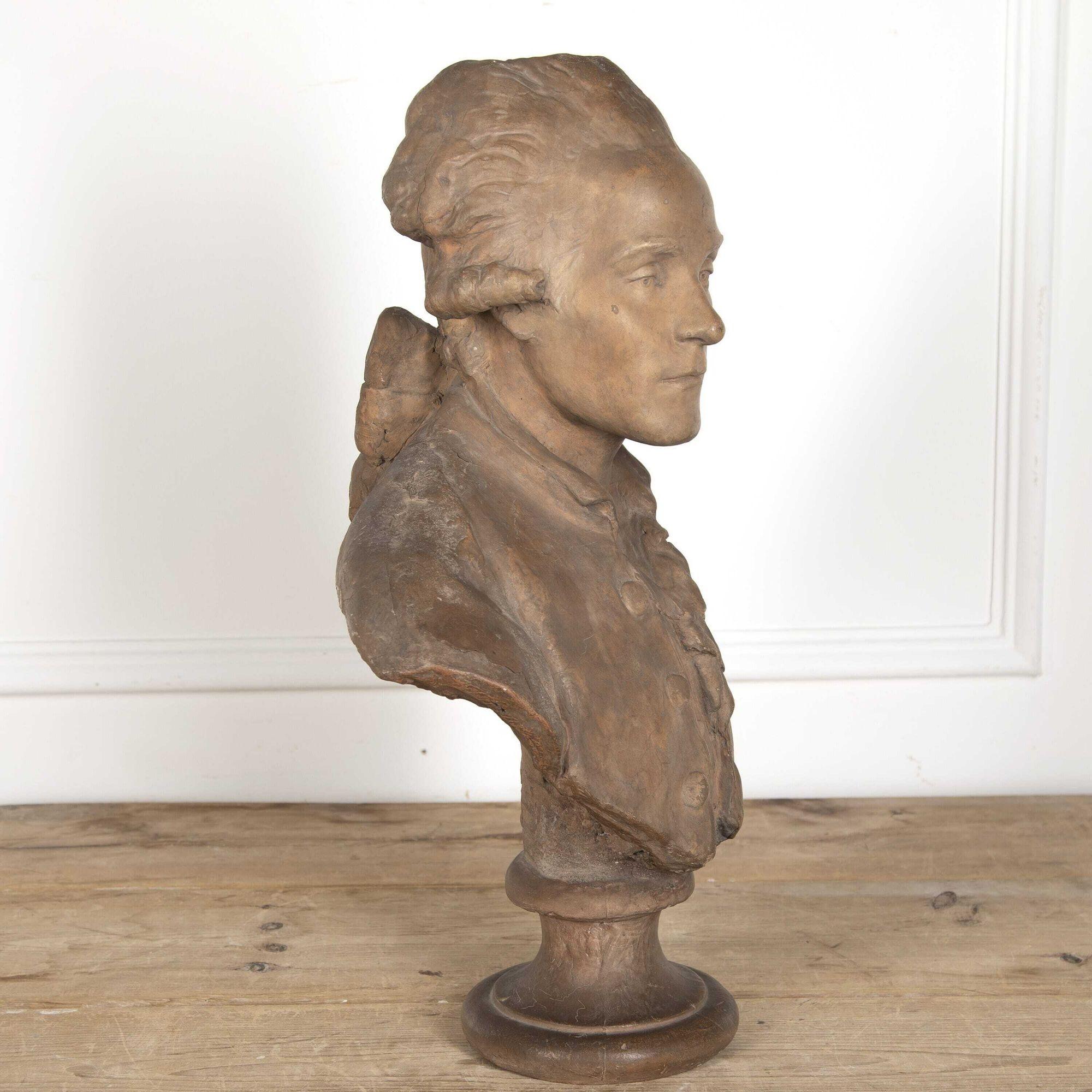 Busto in terracotta francese del XVIII secolo di un gentiluomo in vendita 1