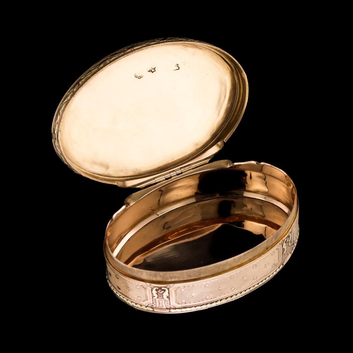 18th Century French Three-Color 18-Karat Gold Snuff Box, circa 1785 In Good Condition In Royal Tunbridge Wells, Kent
