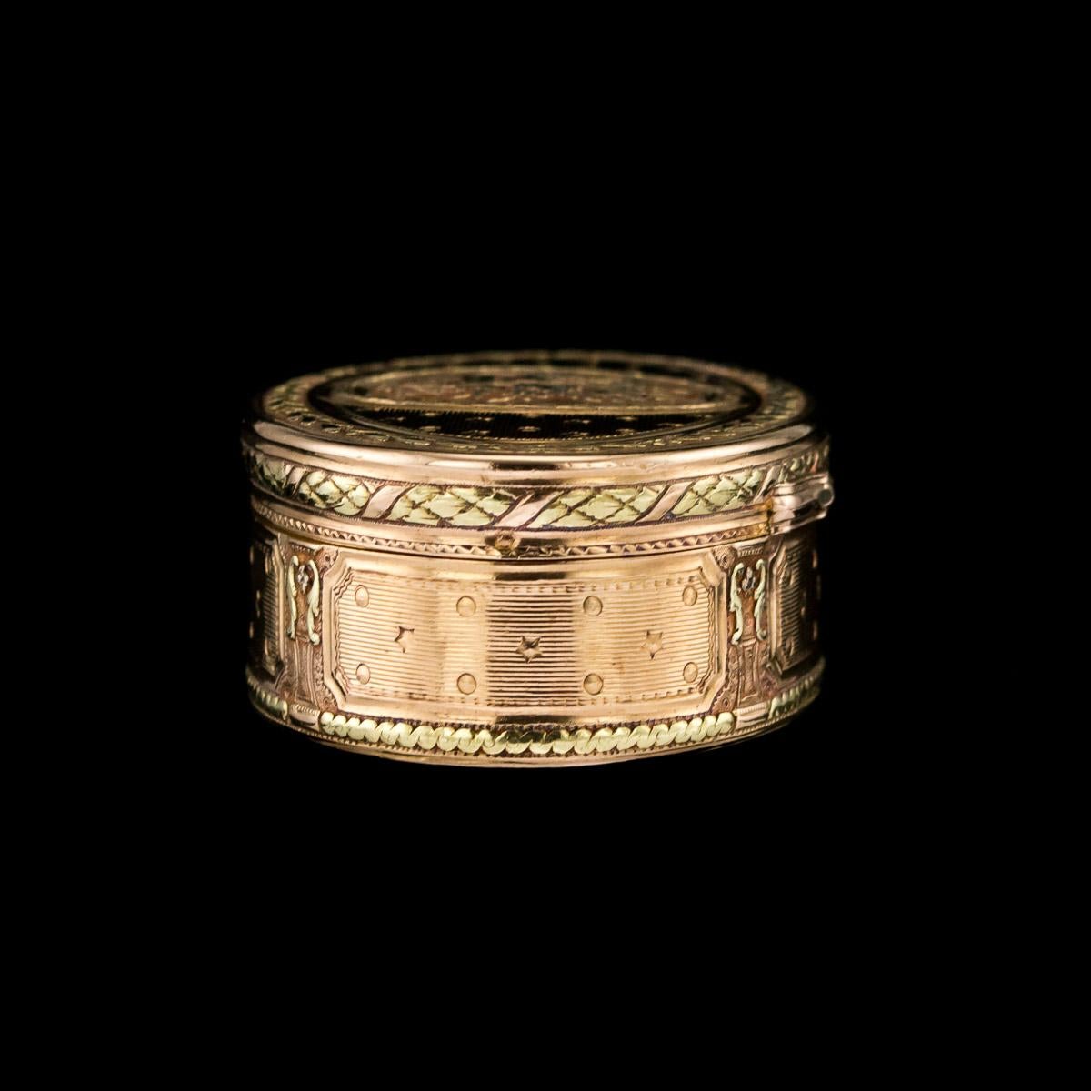 18th Century French Three-Color 18-Karat Gold Snuff Box, circa 1785 1