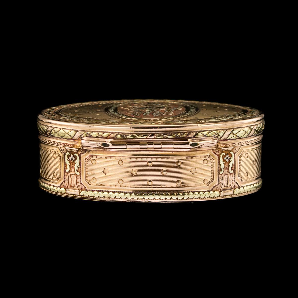 18th Century French Three-Color 18-Karat Gold Snuff Box, circa 1785 2