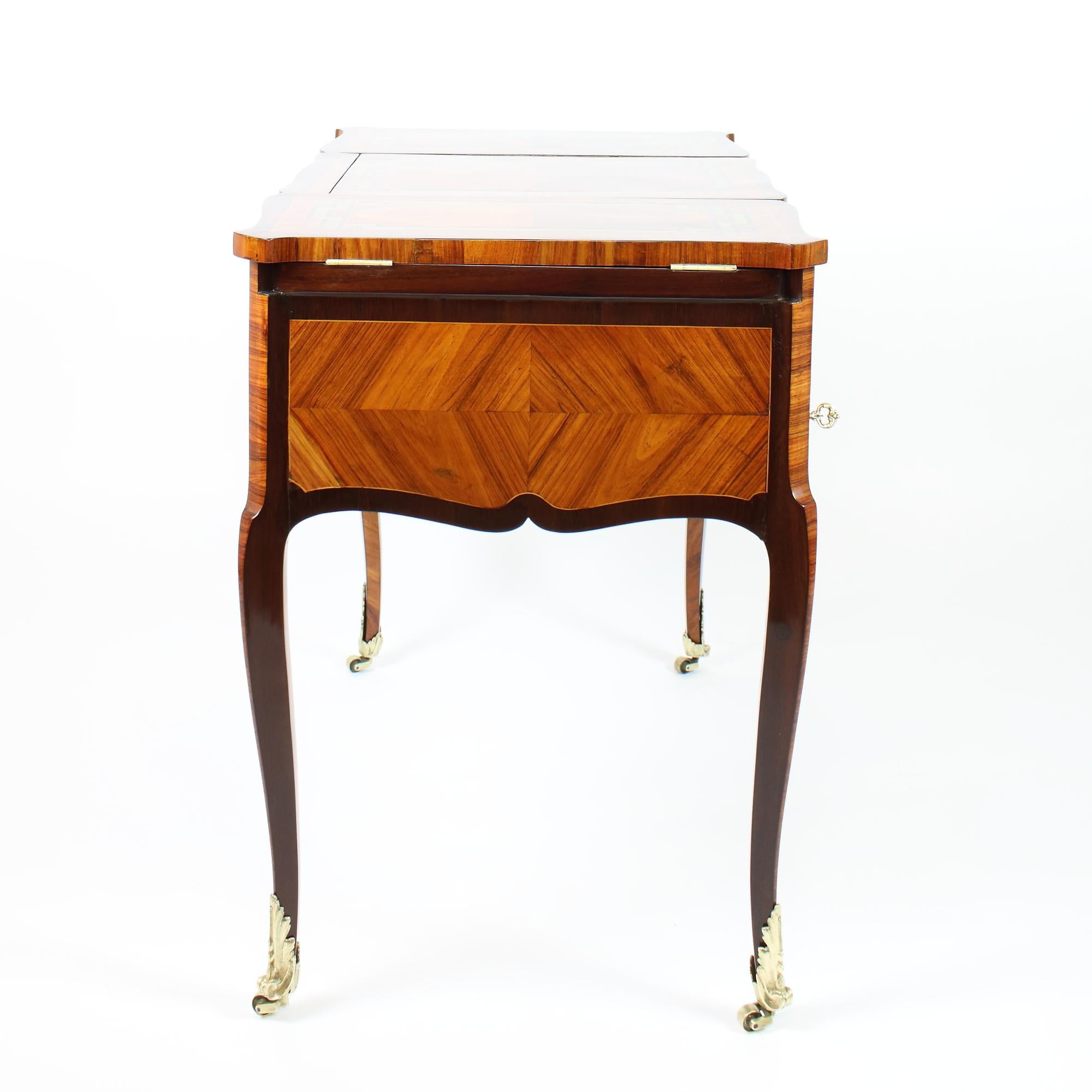 18th Century French Transition Louis XVI Marquetry Vanity or Coiffeuse In Good Condition In Berlin, DE