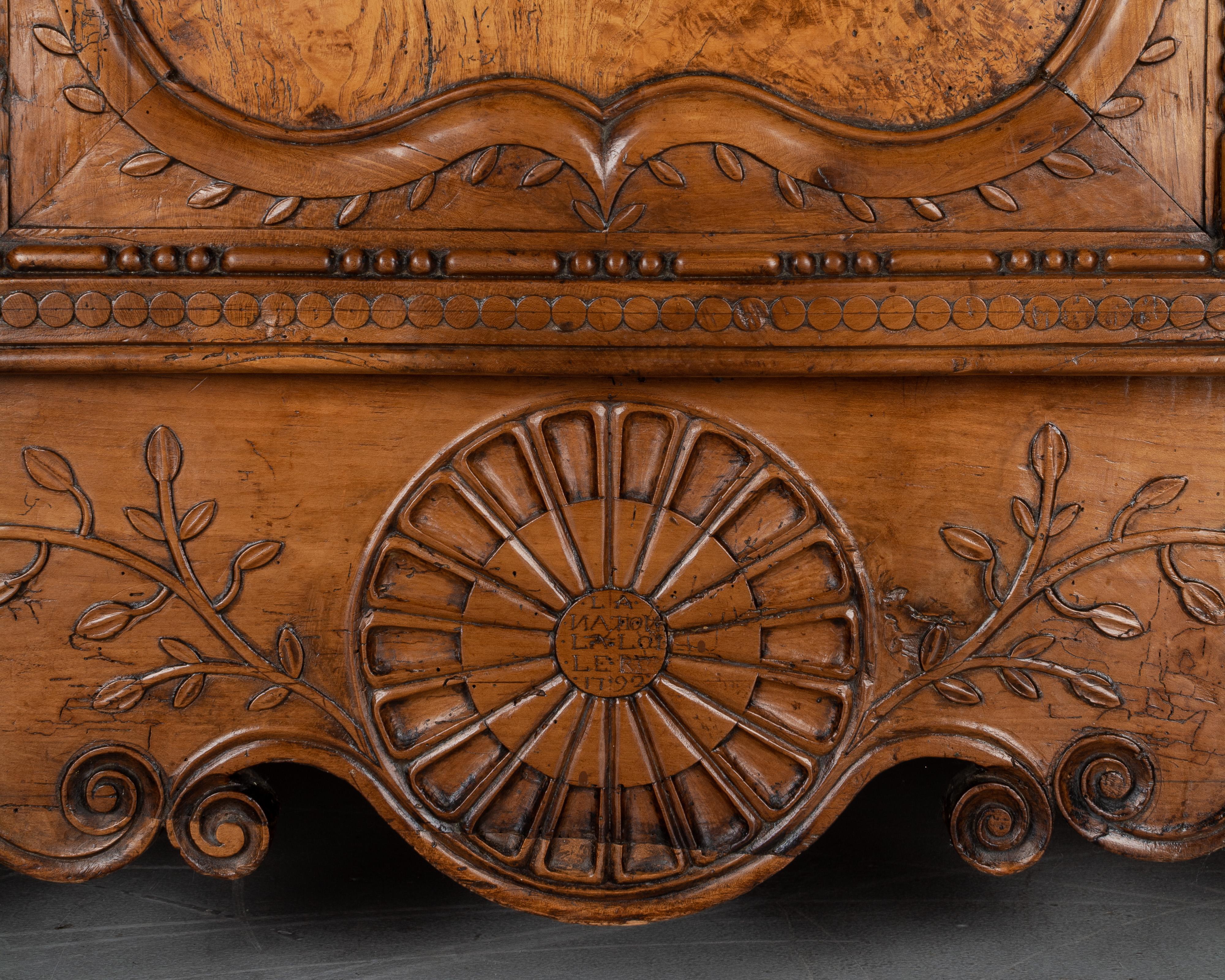 französisches Vaisselier oder Sideboard mit Uhr aus dem 18 (Louis XV.)