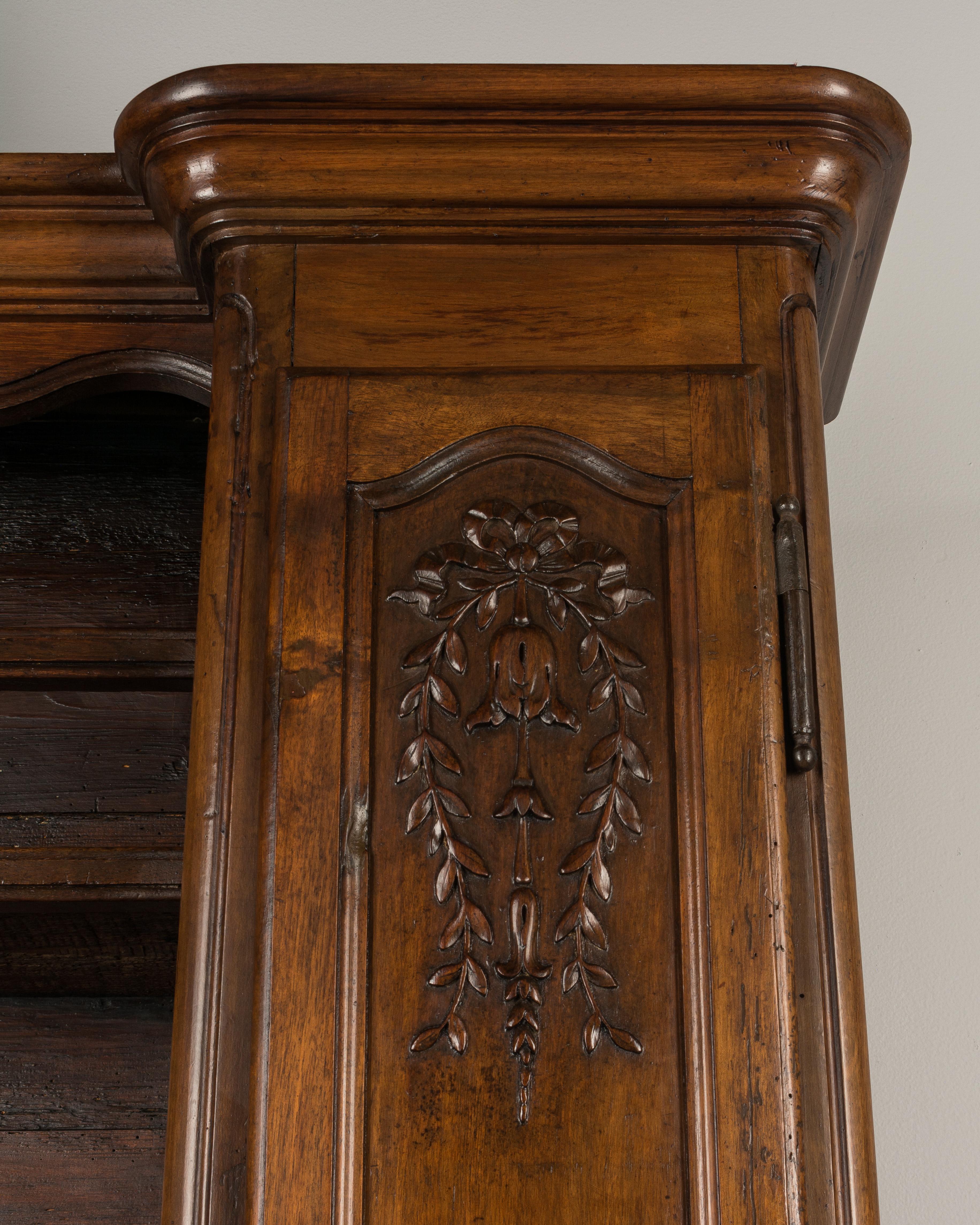 18th Century French Buffet  Sideboard Vaisselier with Clock For Sale 1