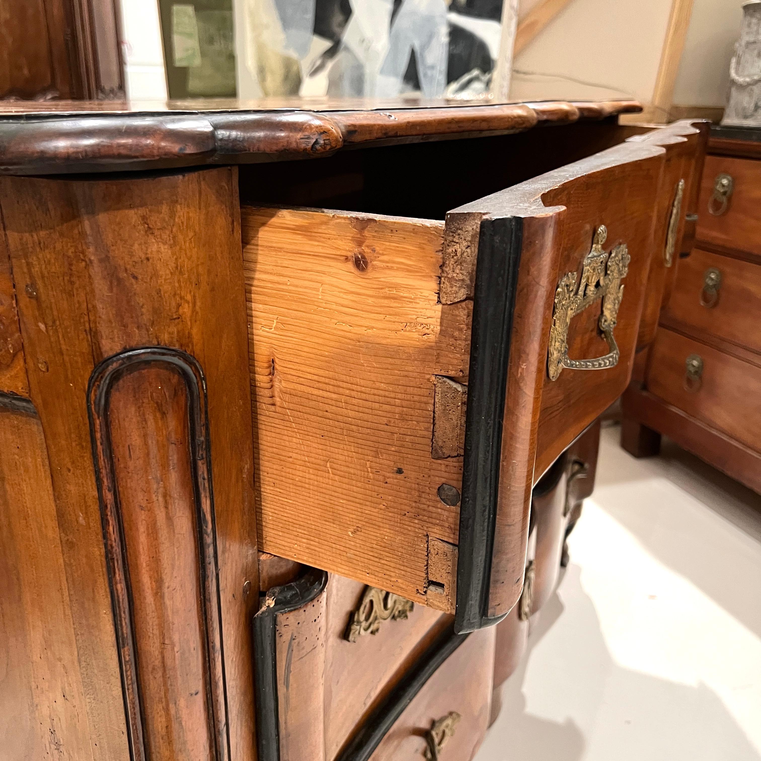 18th Century French Walnut Antique Chest from Bordeaux For Sale 3