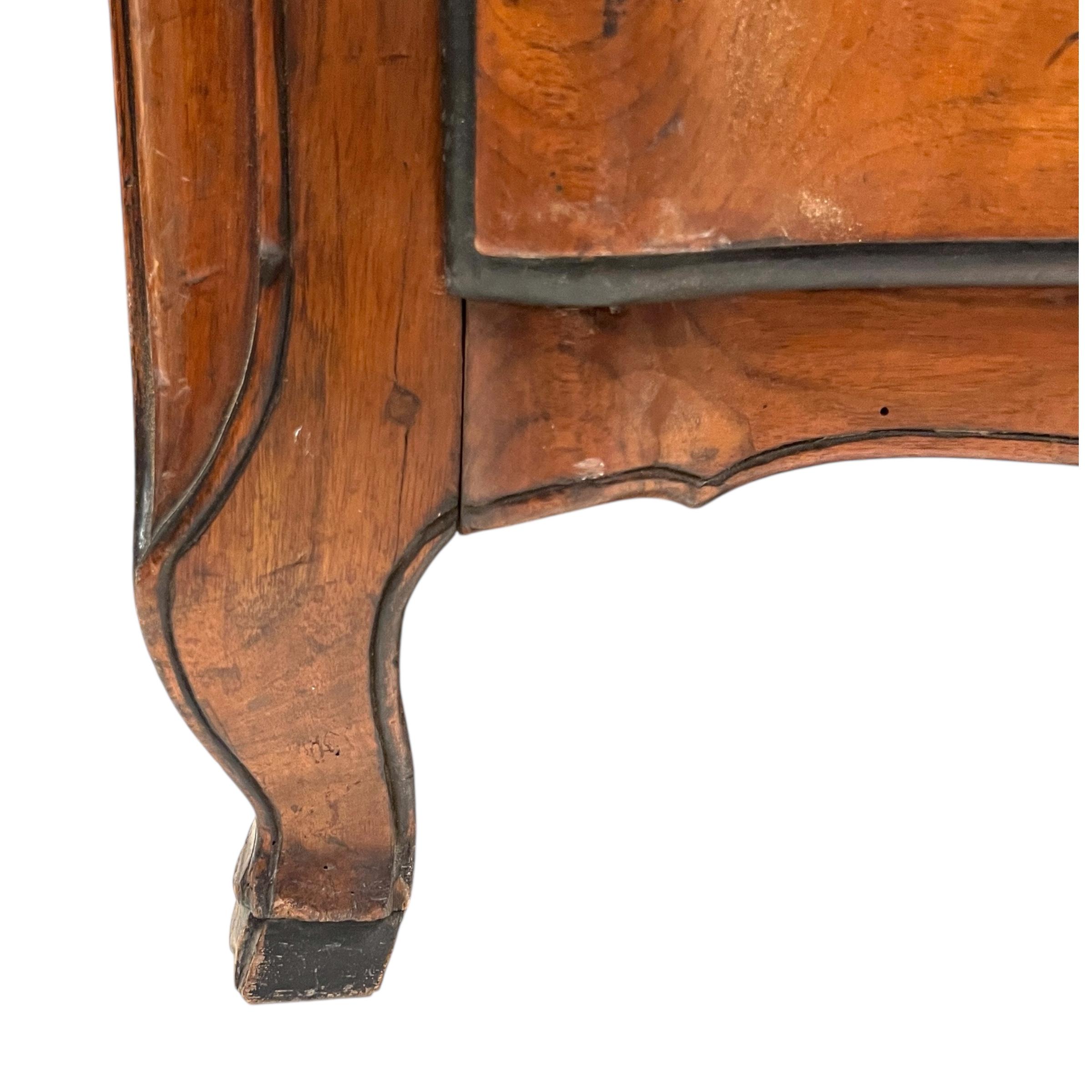 18th Century French Walnut Antique Chest from Bordeaux For Sale 4