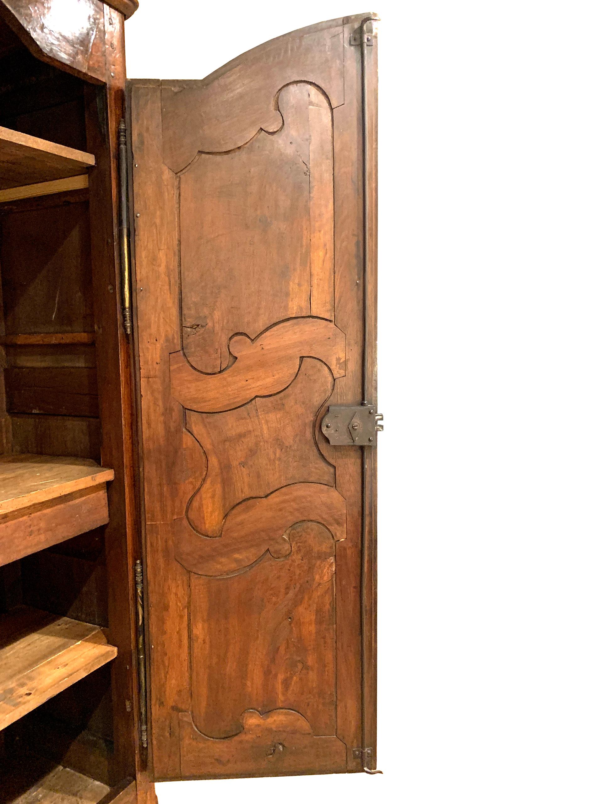 18th Century French Walnut Armoire with Burl Paneling For Sale 1