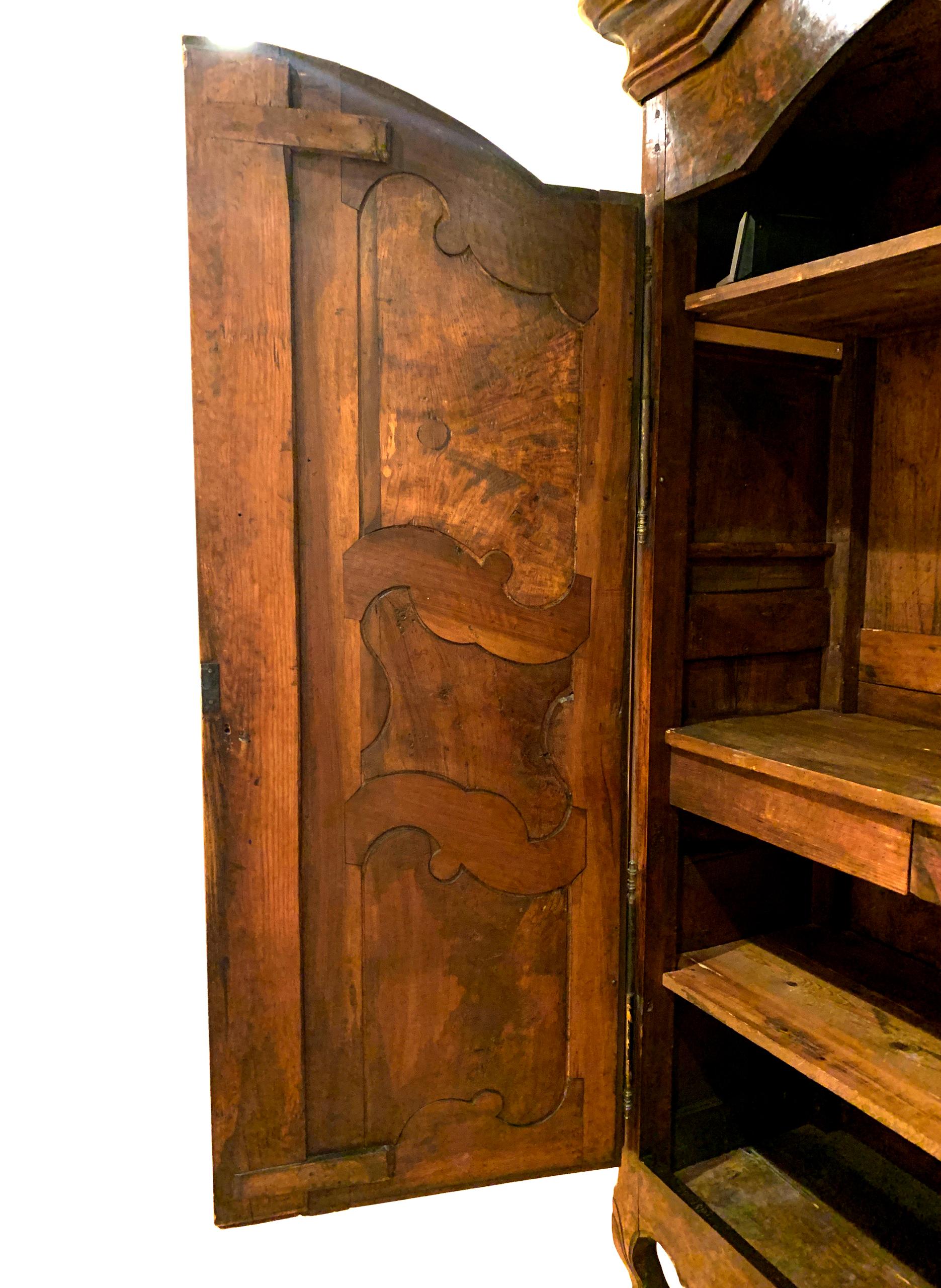18th Century French Walnut Armoire with Burl Paneling For Sale 2