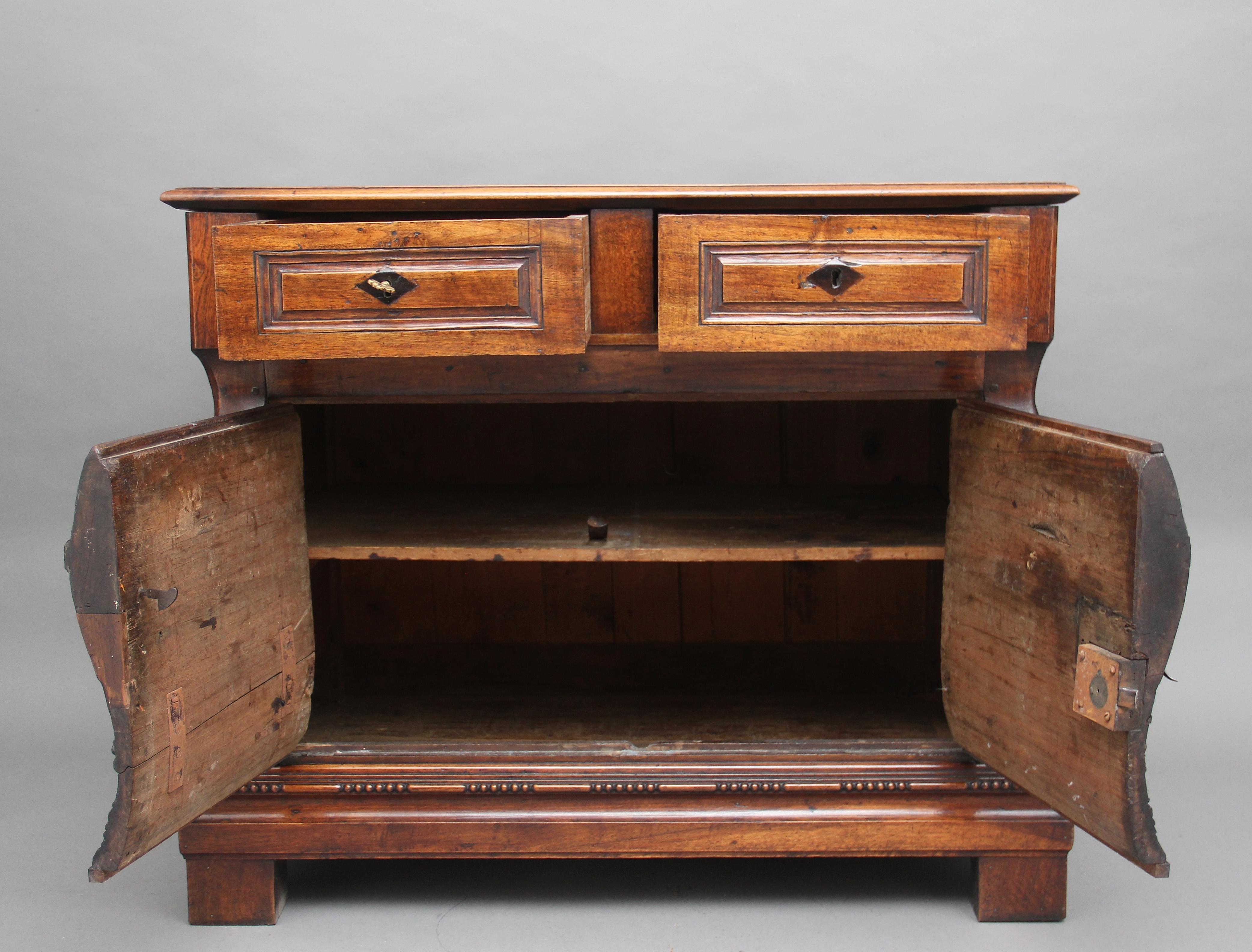 18th Century French Walnut Bombay Commode In Good Condition In Martlesham, GB