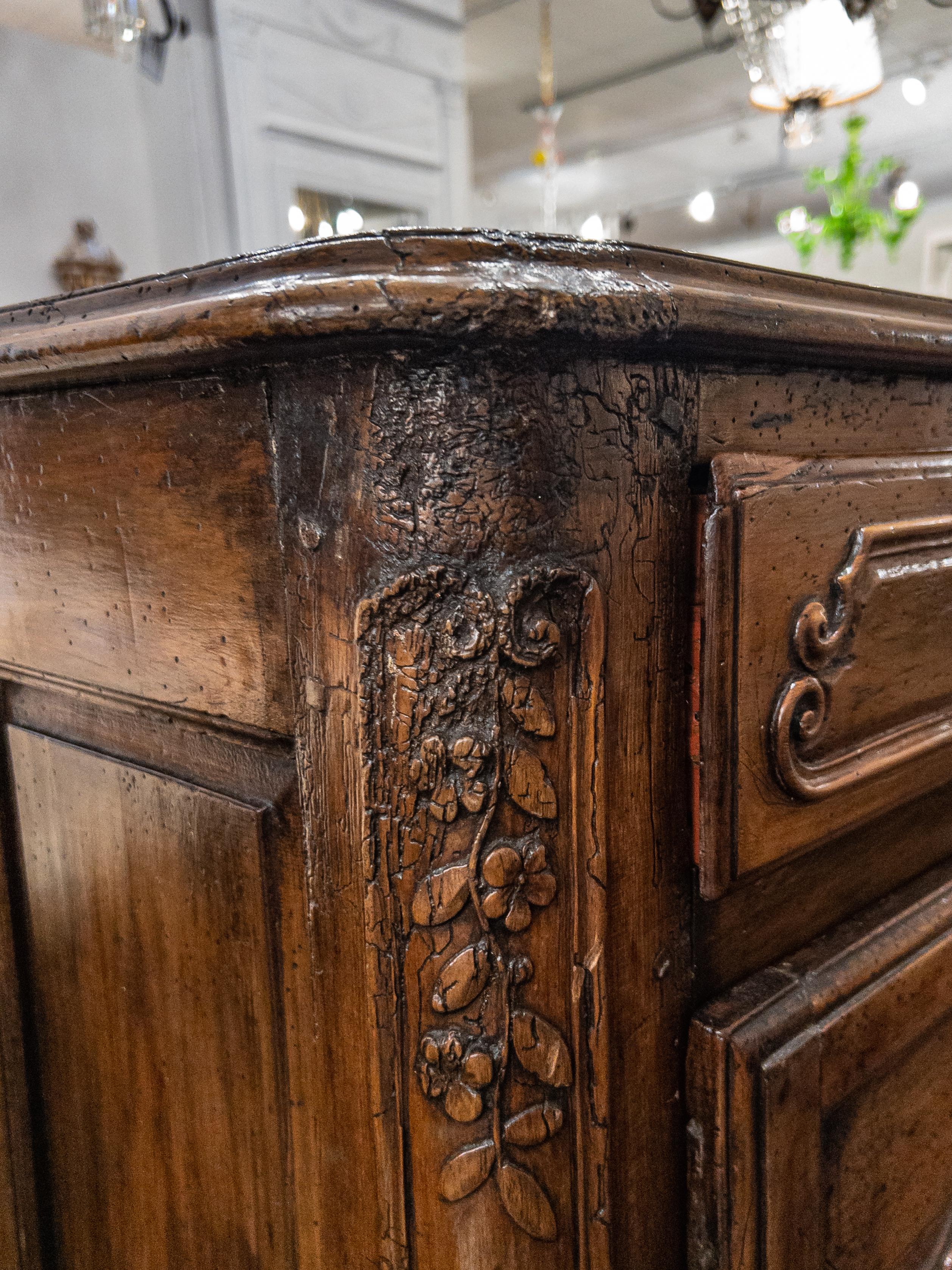 18th Century French Walnut Buffet For Sale 4