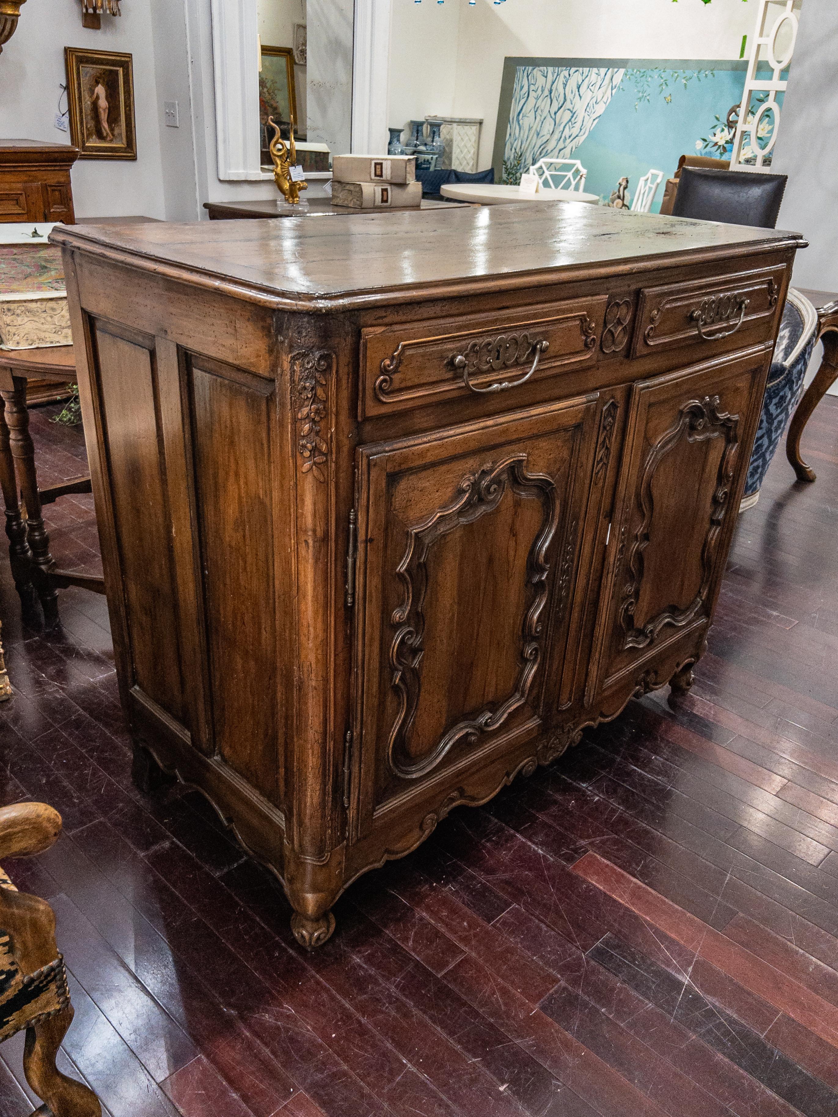 18th Century French Walnut Buffet In Good Condition For Sale In Houston, TX