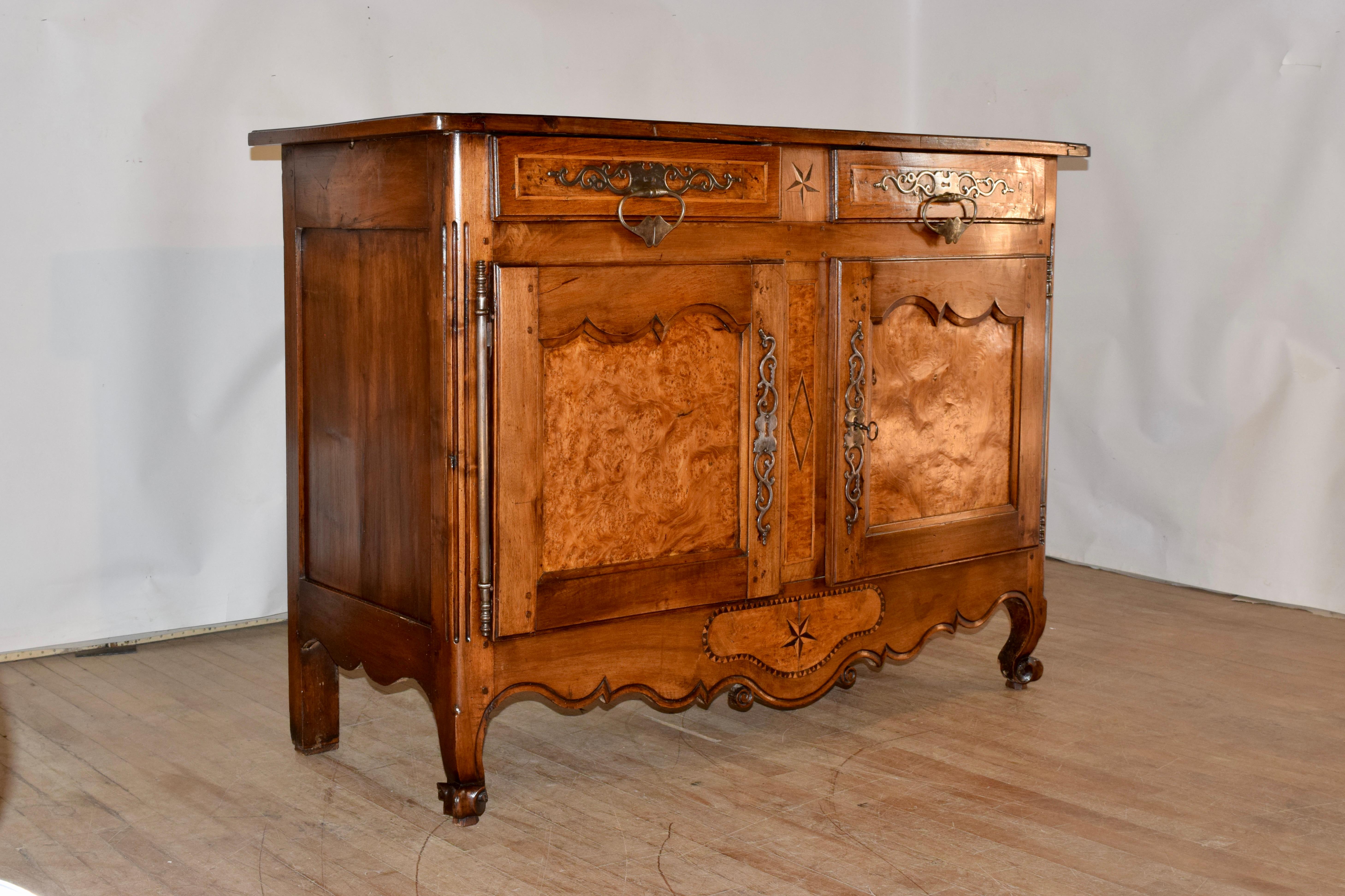 18th Century French Walnut Buffet In Good Condition For Sale In High Point, NC
