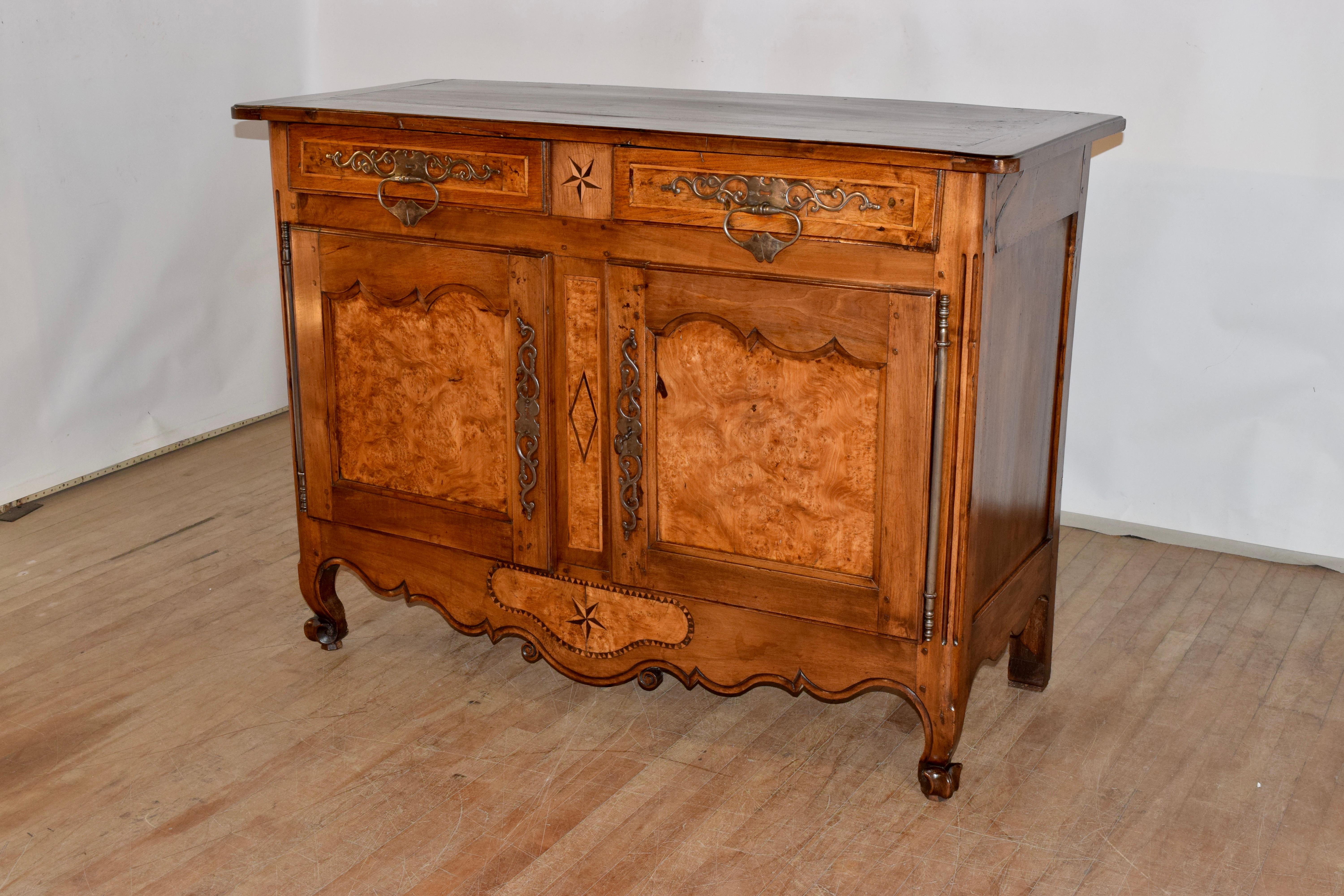 18th Century and Earlier 18th Century French Walnut Buffet For Sale