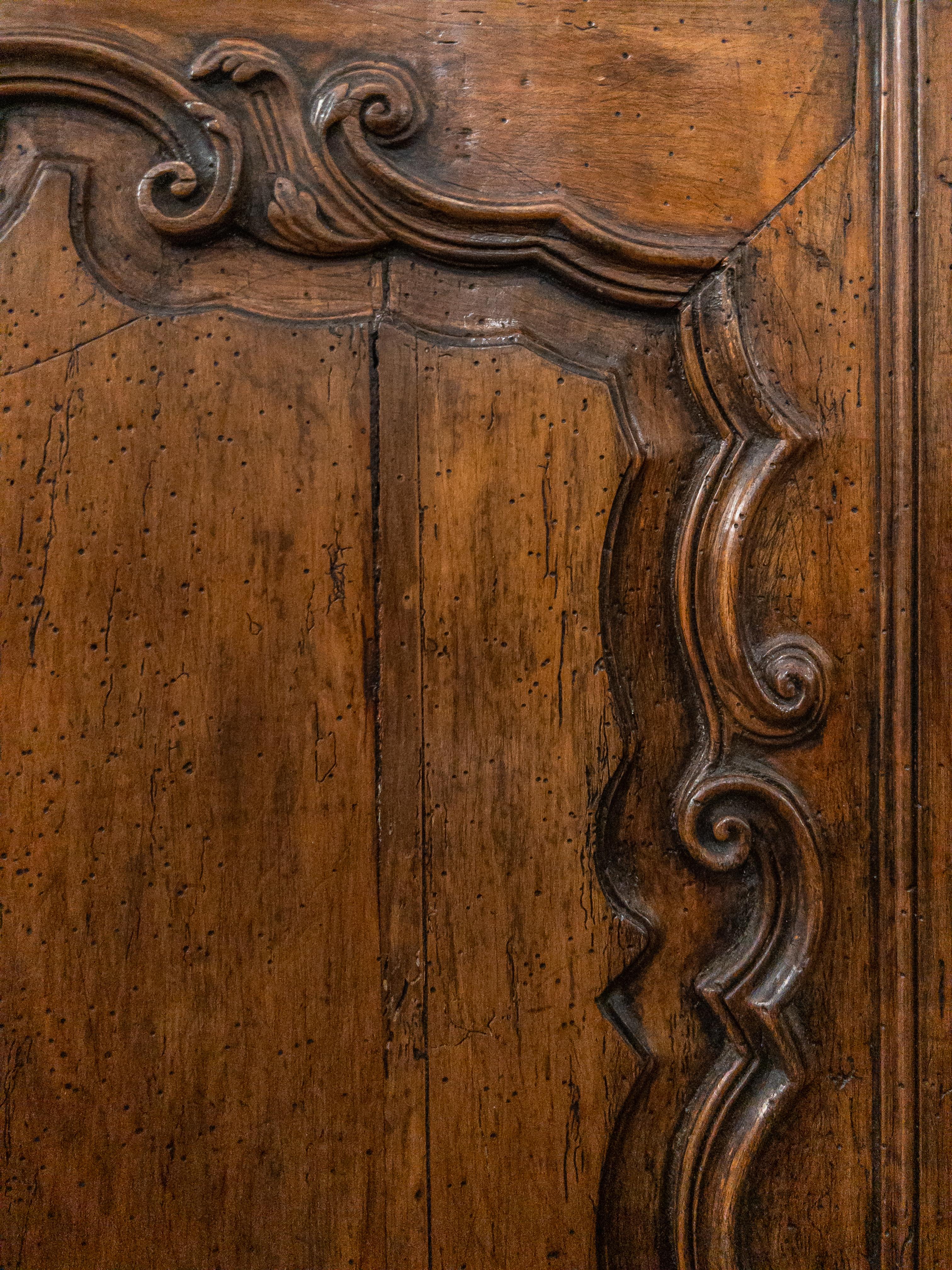 18th Century French Walnut Buffet For Sale 1