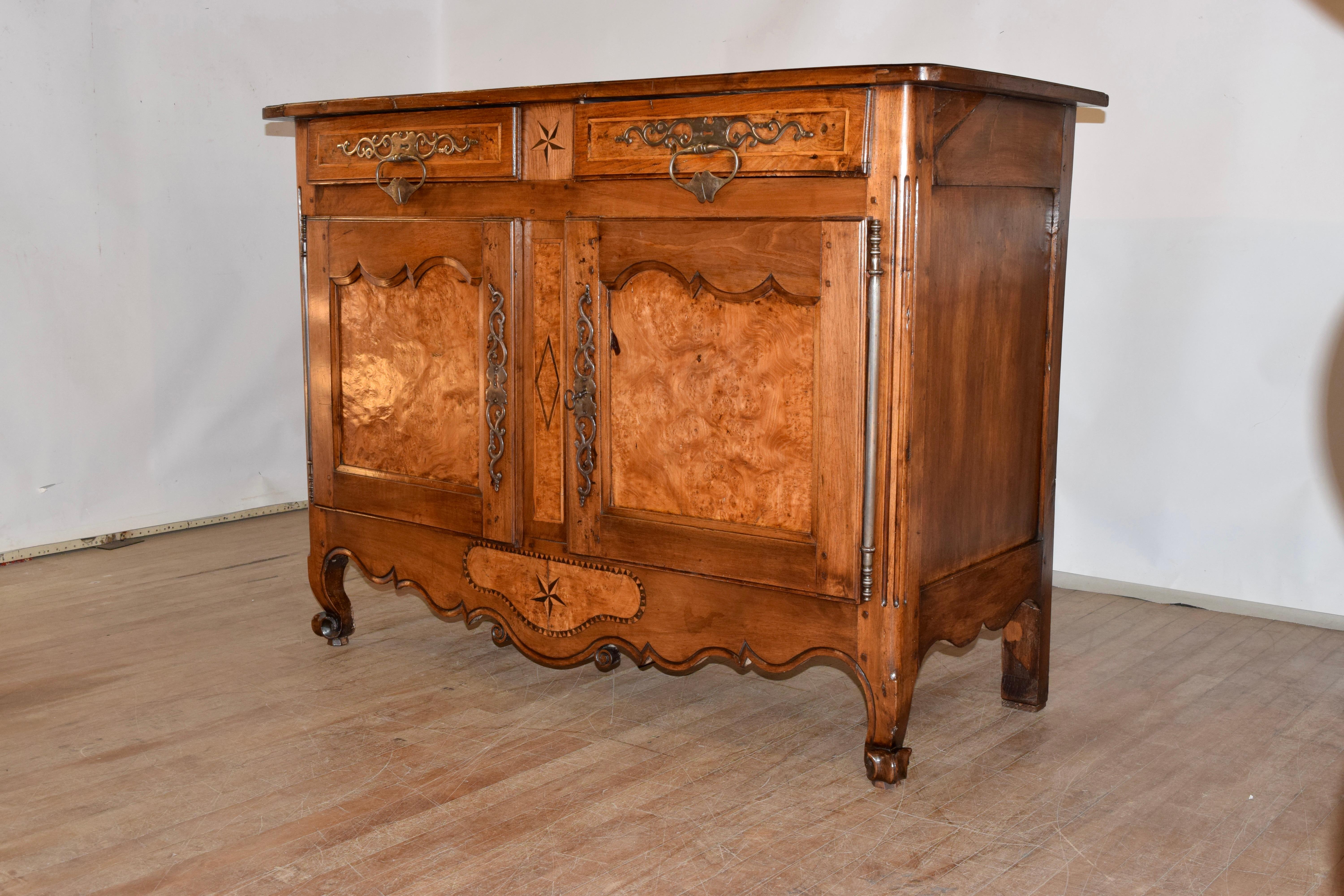 18th Century French Walnut Buffet For Sale 2