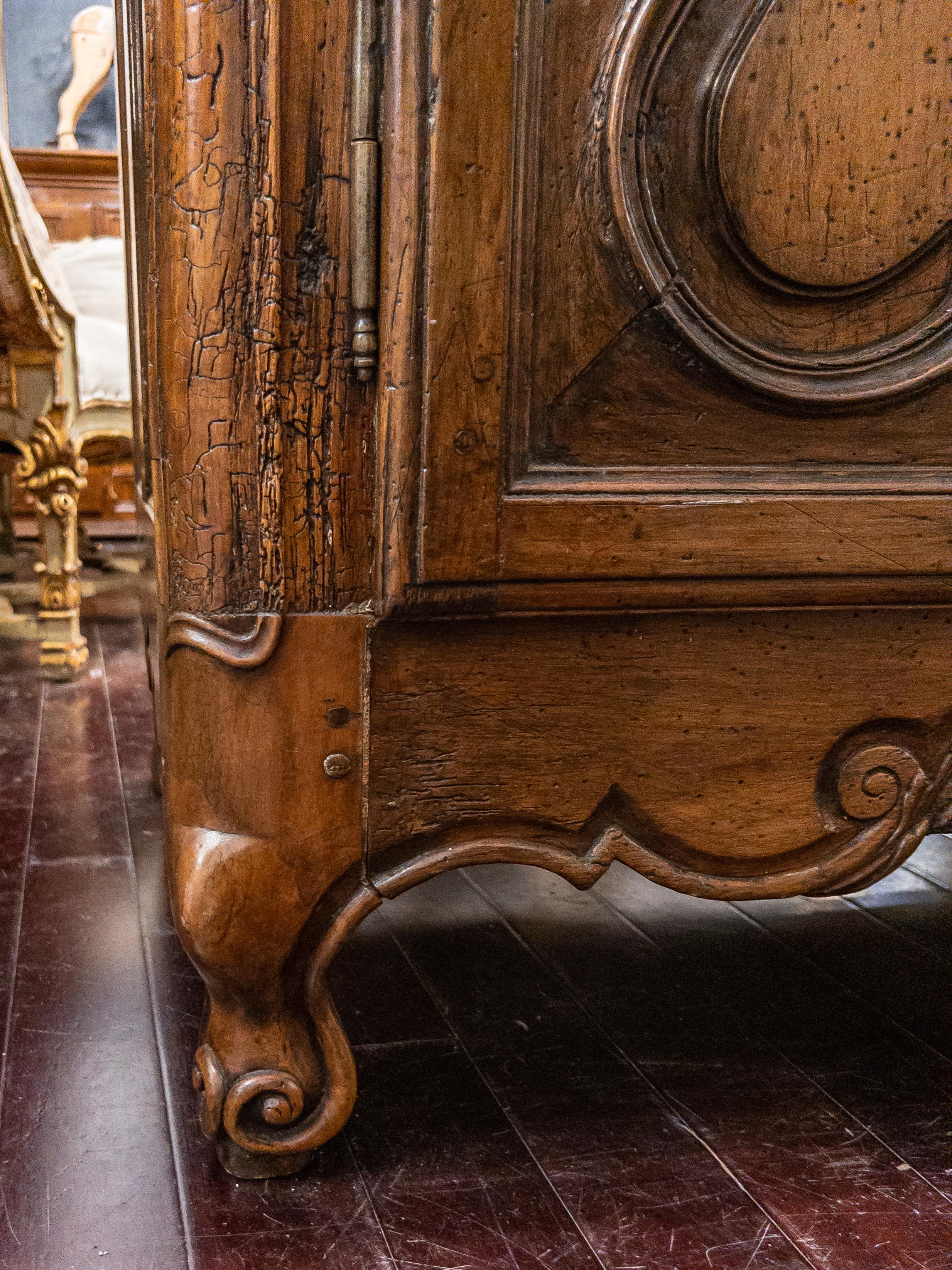 18th Century French Walnut Buffet For Sale 3