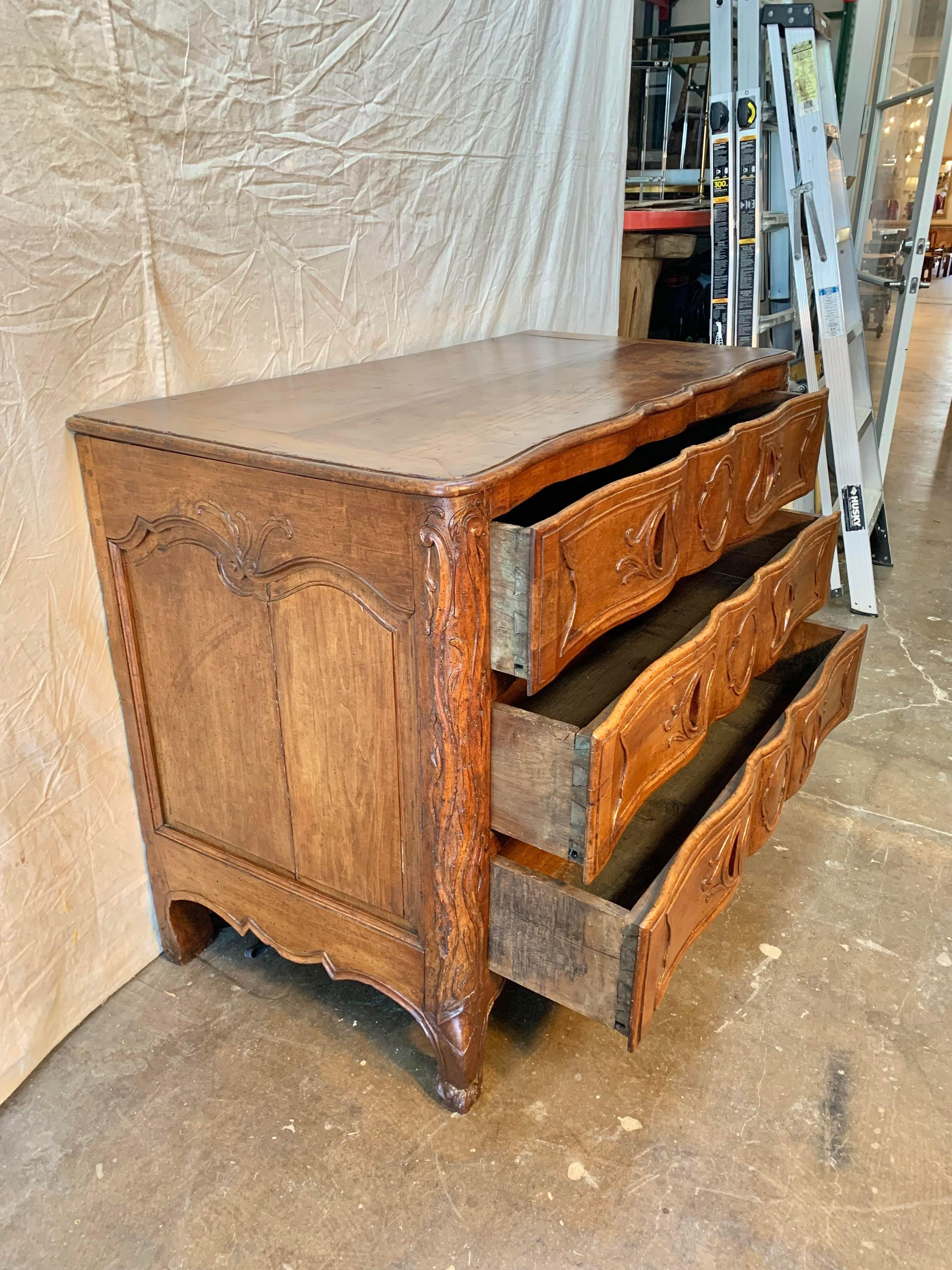 18th Century French Walnut Chest of Drawers Commode For Sale 6