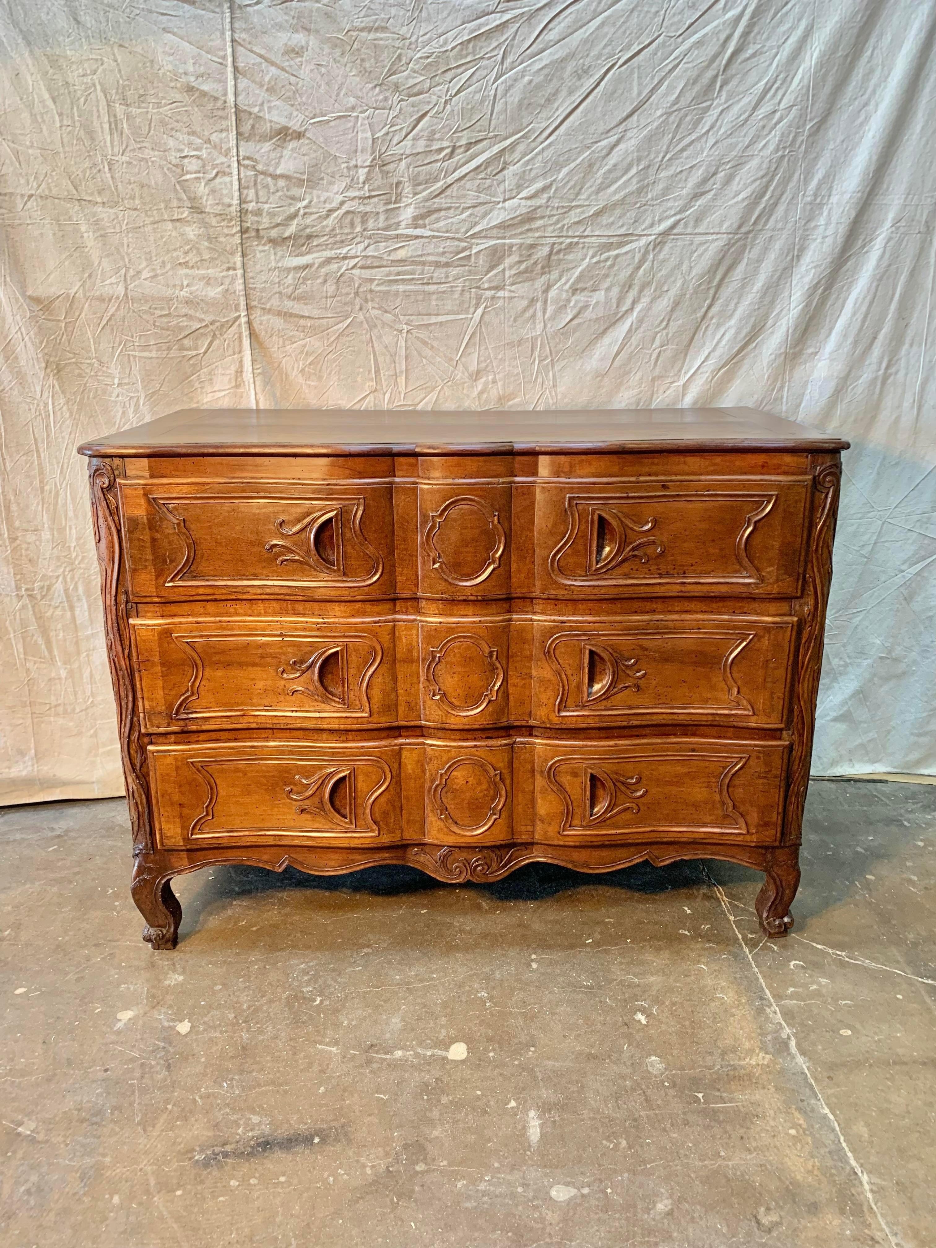 18th Century French Walnut Chest of Drawers Commode For Sale 9