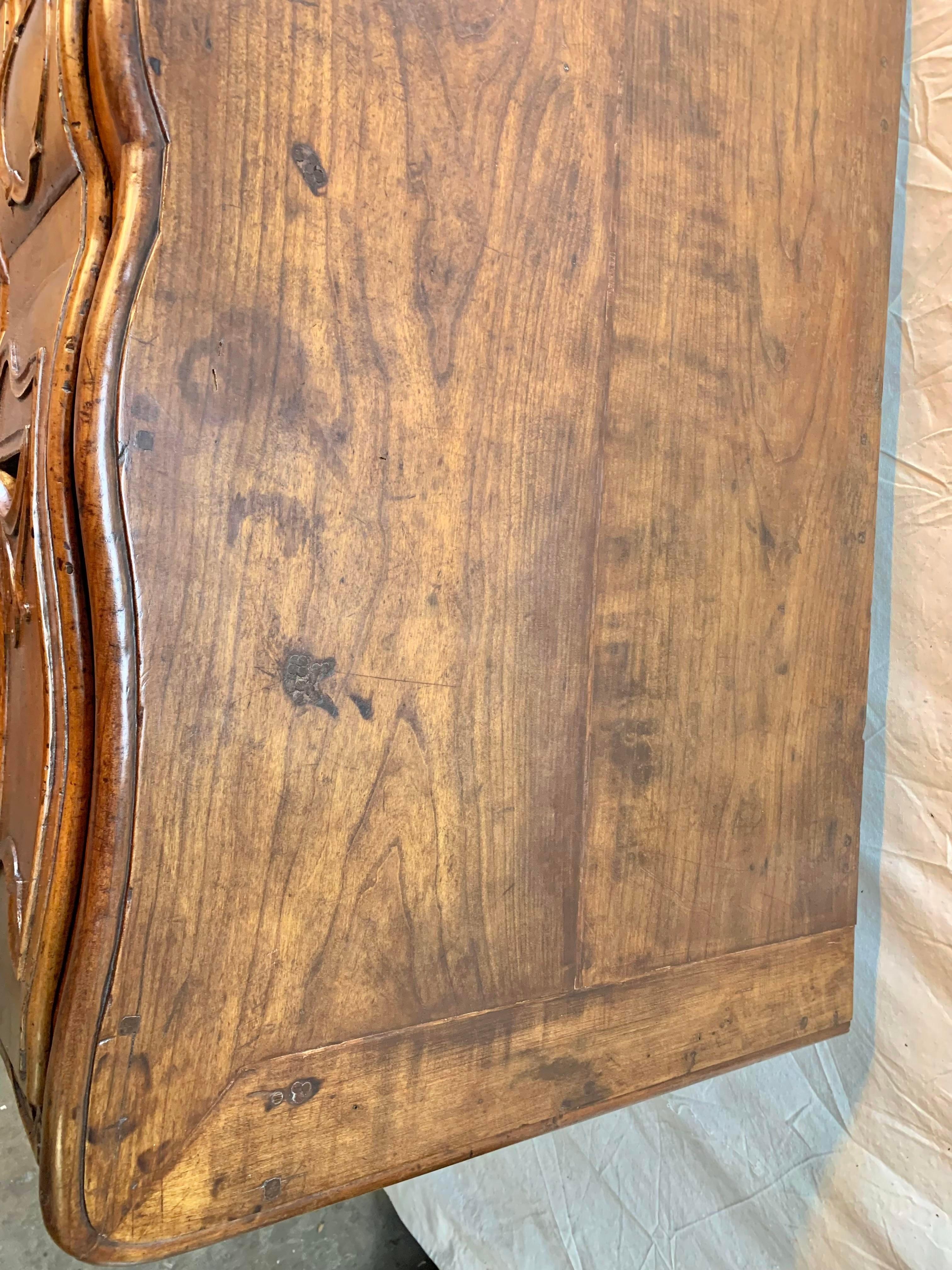 18th Century French Walnut Chest of Drawers Commode For Sale 2