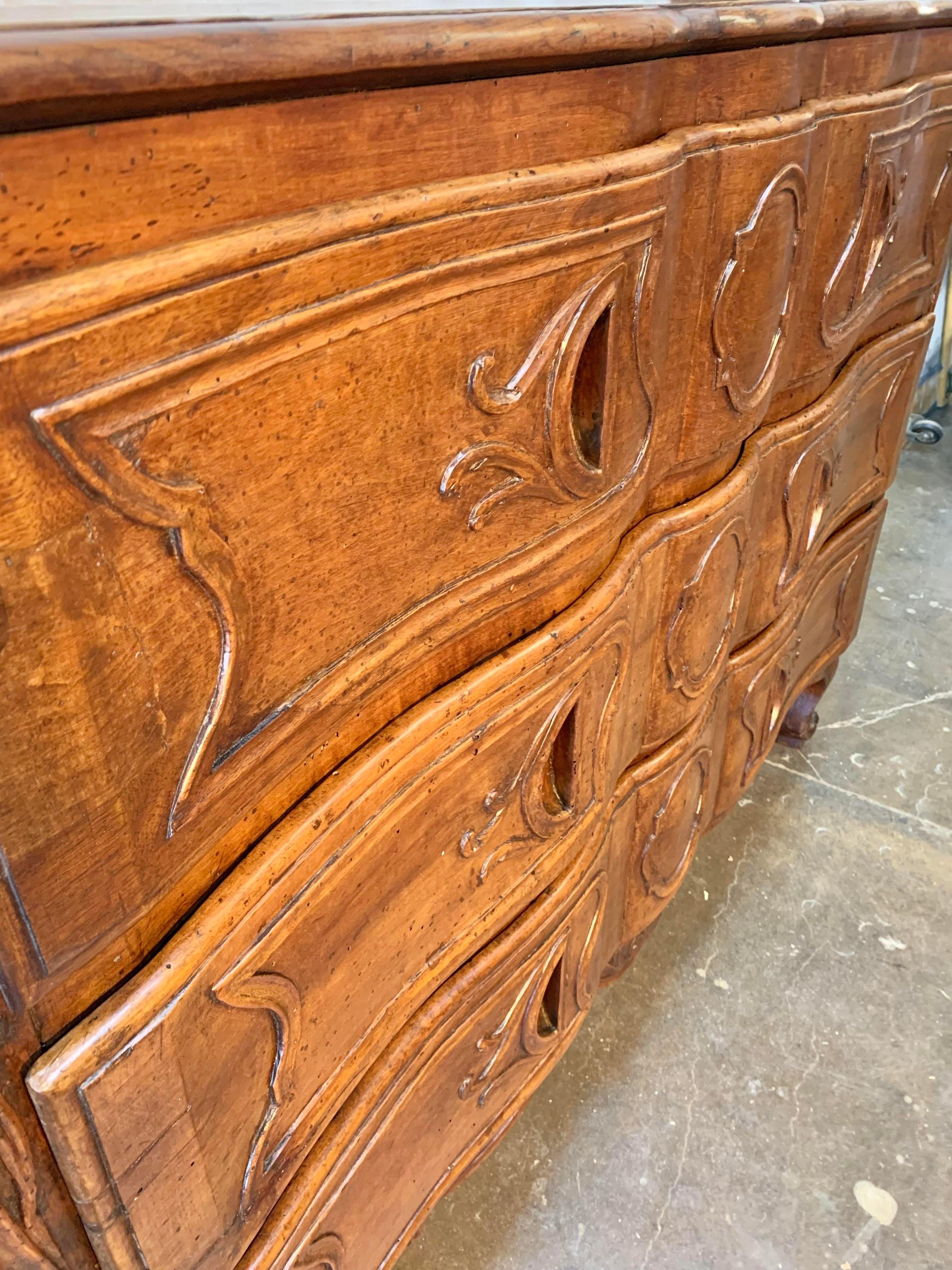 18th Century French Walnut Chest of Drawers Commode For Sale 5