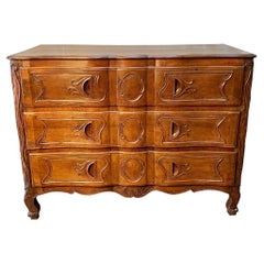 Commode en noyer française du XVIIIe siècle