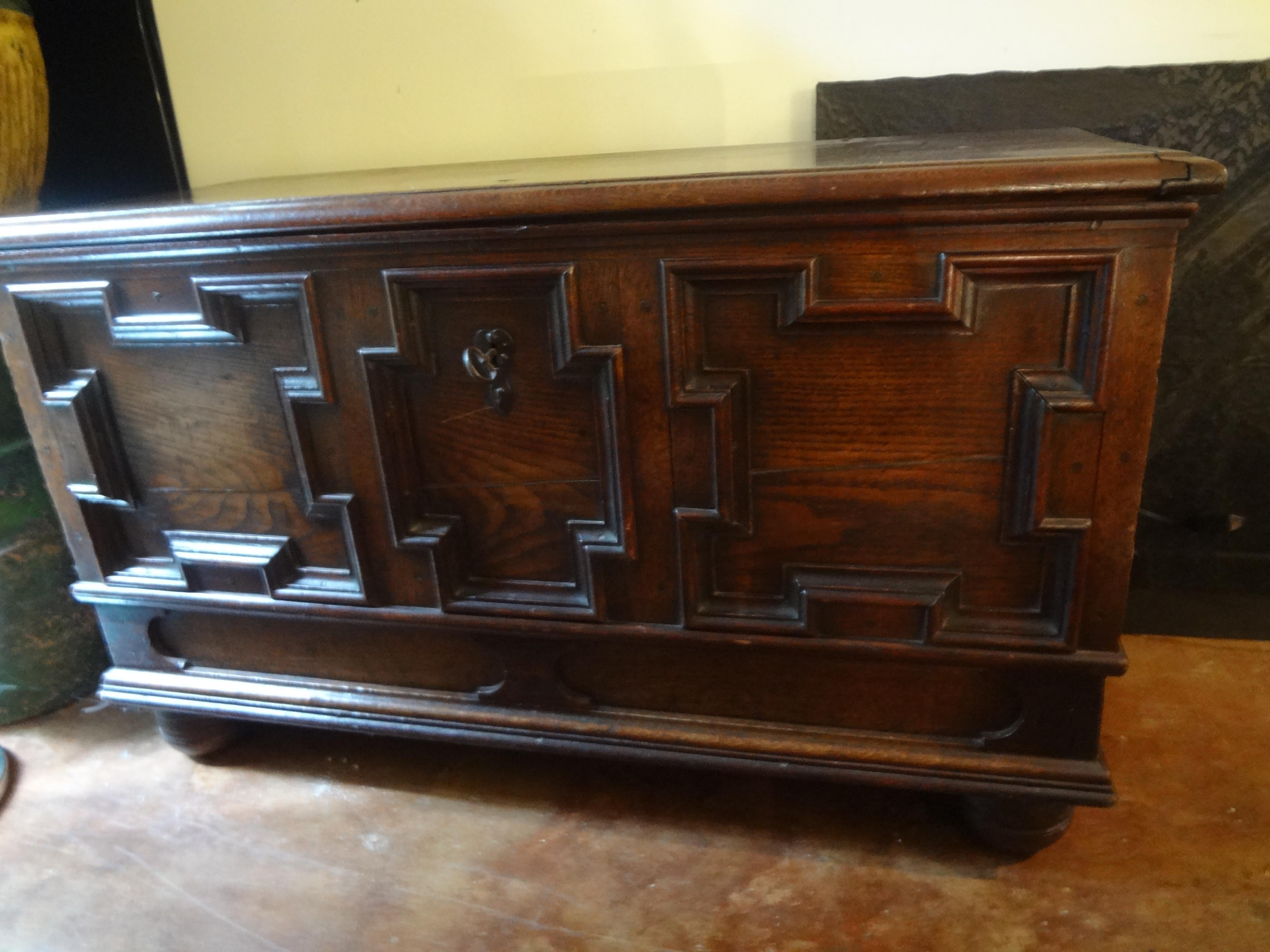 18th century French Louis XVI walnut coffer or blanket chest.
18th century French Louis XVI, Renaissance or Gothic style walnut coffer or chest from Dijon.
This gorgeous coffer, trunk or blanket chest has a beautiful triple panel front, hinged plank