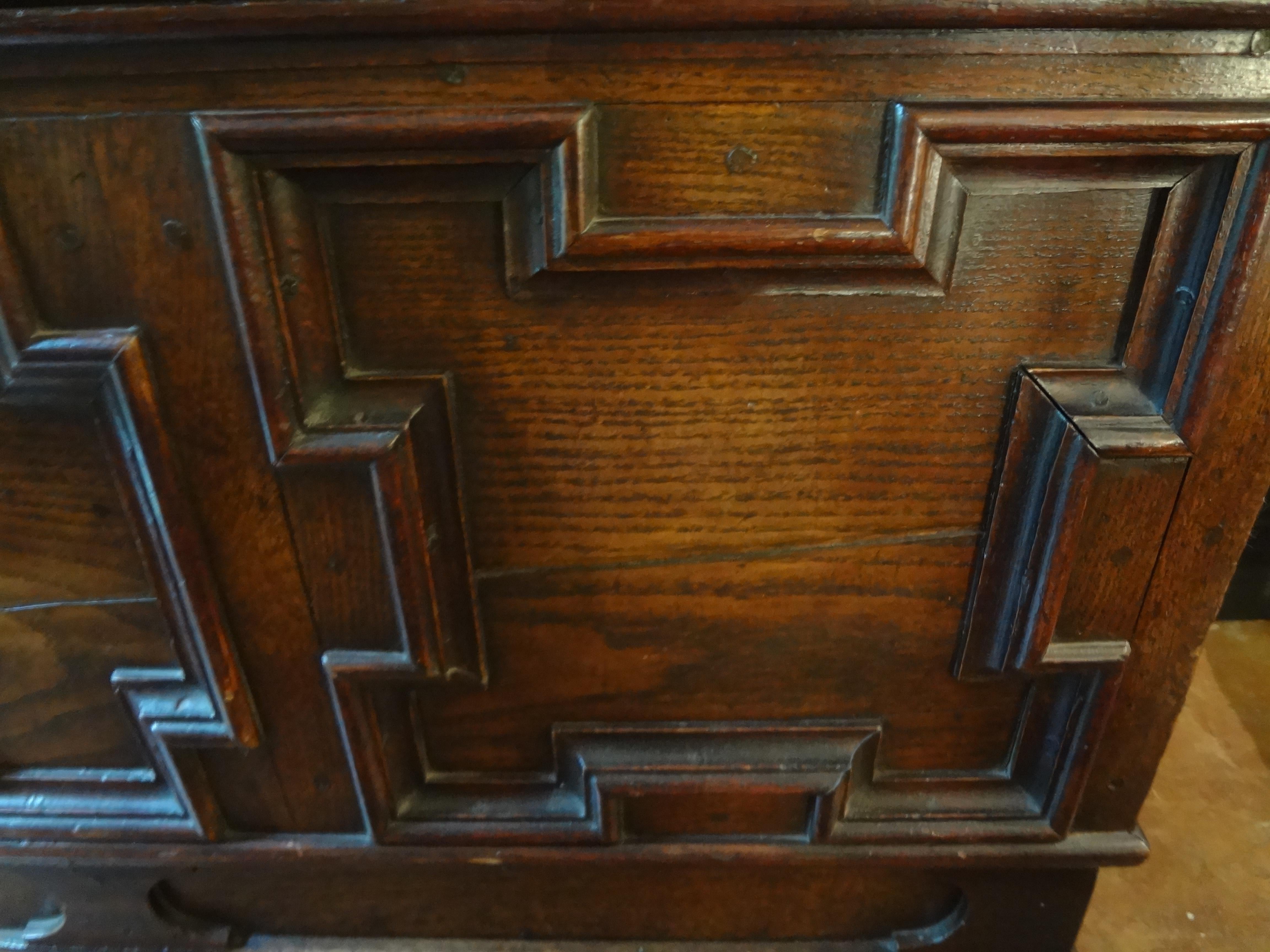 18th Century French Louis XVI Walnut Coffer or Blanket Chest In Good Condition For Sale In Houston, TX