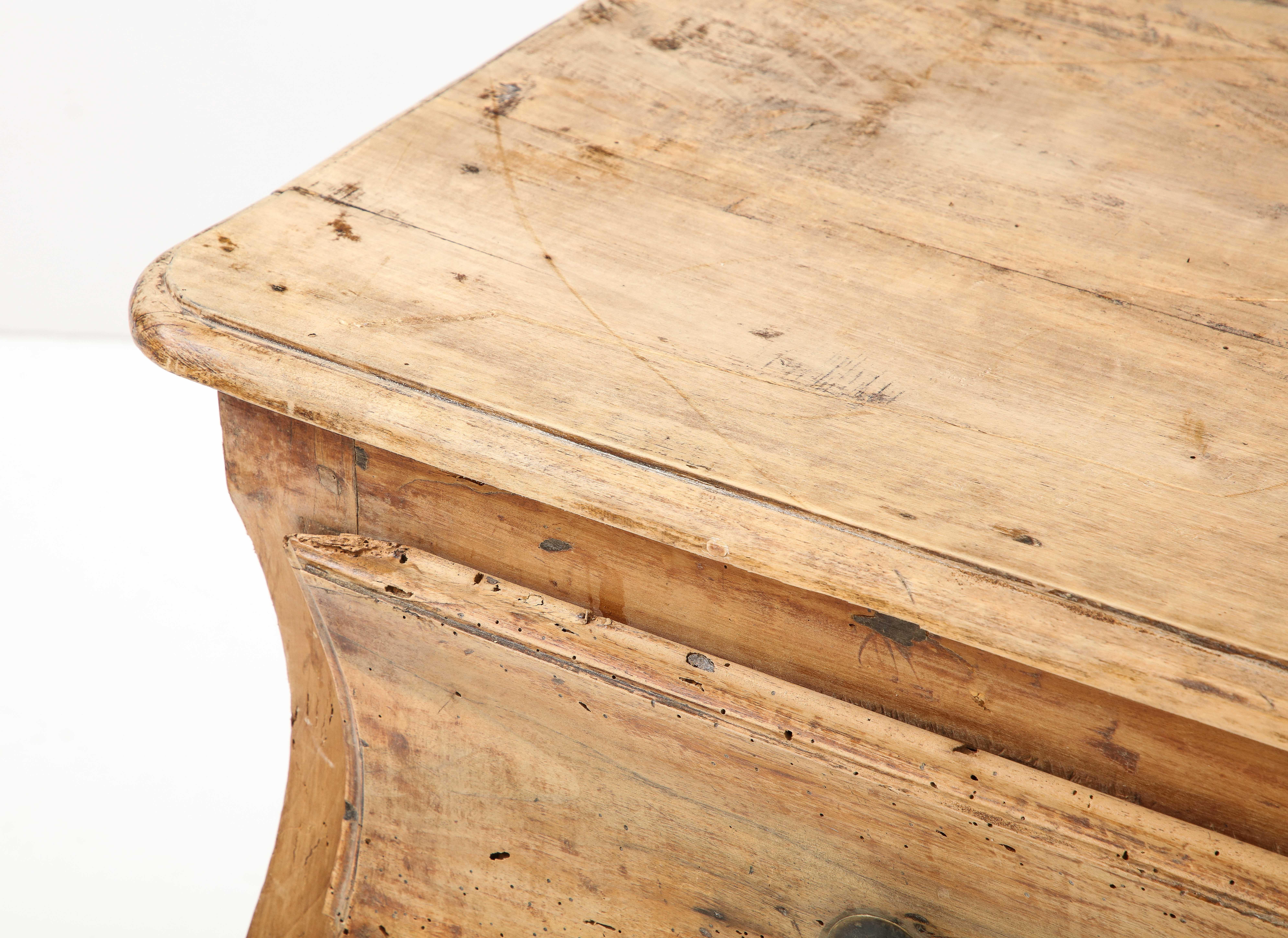 Commode francese in noce del XVIII secolo, Castres, Pirenei, 1760 circa in vendita 6