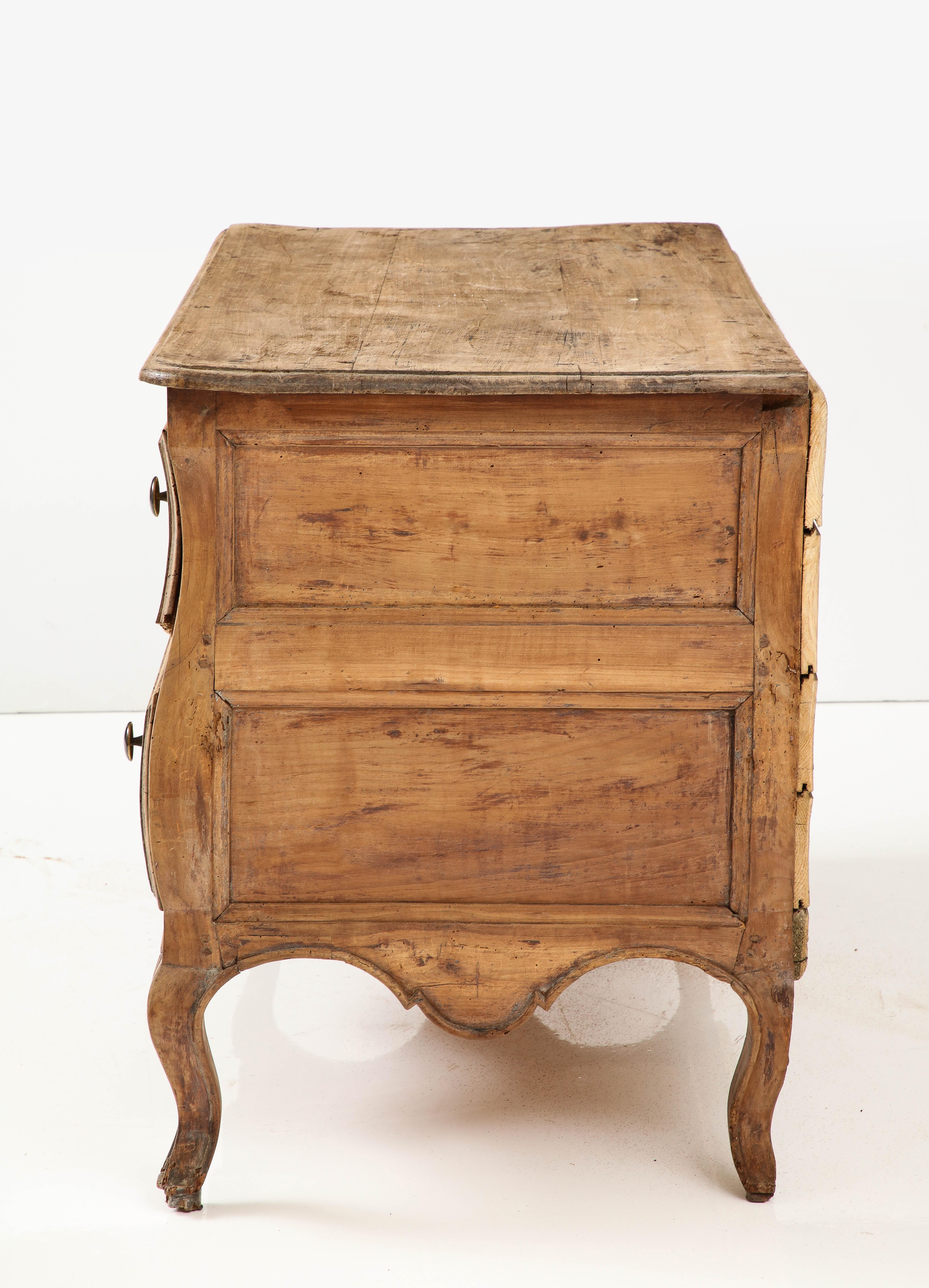Commode francese in noce del XVIII secolo, Castres, Pirenei, 1760 circa in vendita 7