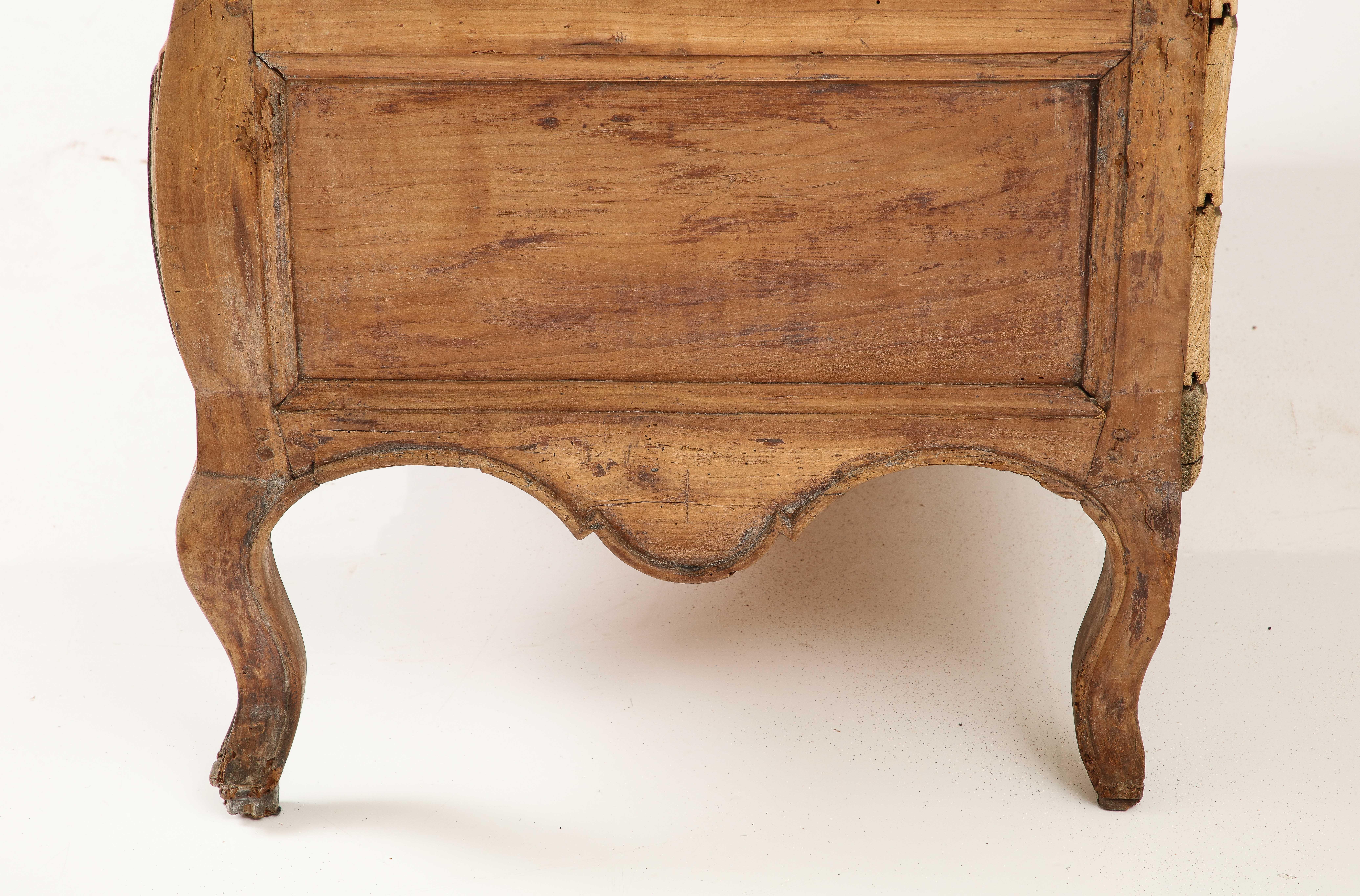 Commode francese in noce del XVIII secolo, Castres, Pirenei, 1760 circa in vendita 8