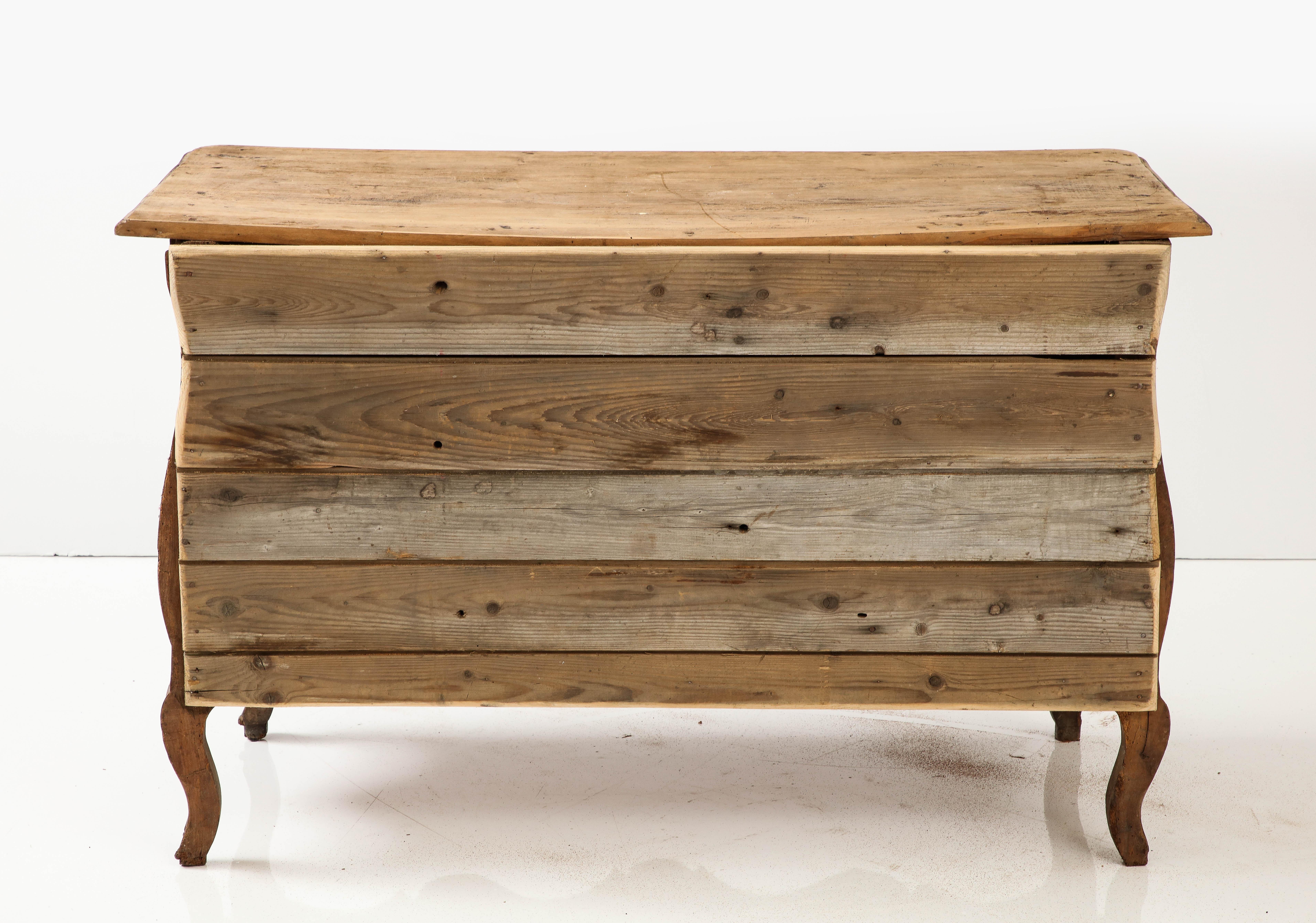 Commode francese in noce del XVIII secolo, Castres, Pirenei, 1760 circa in vendita 9