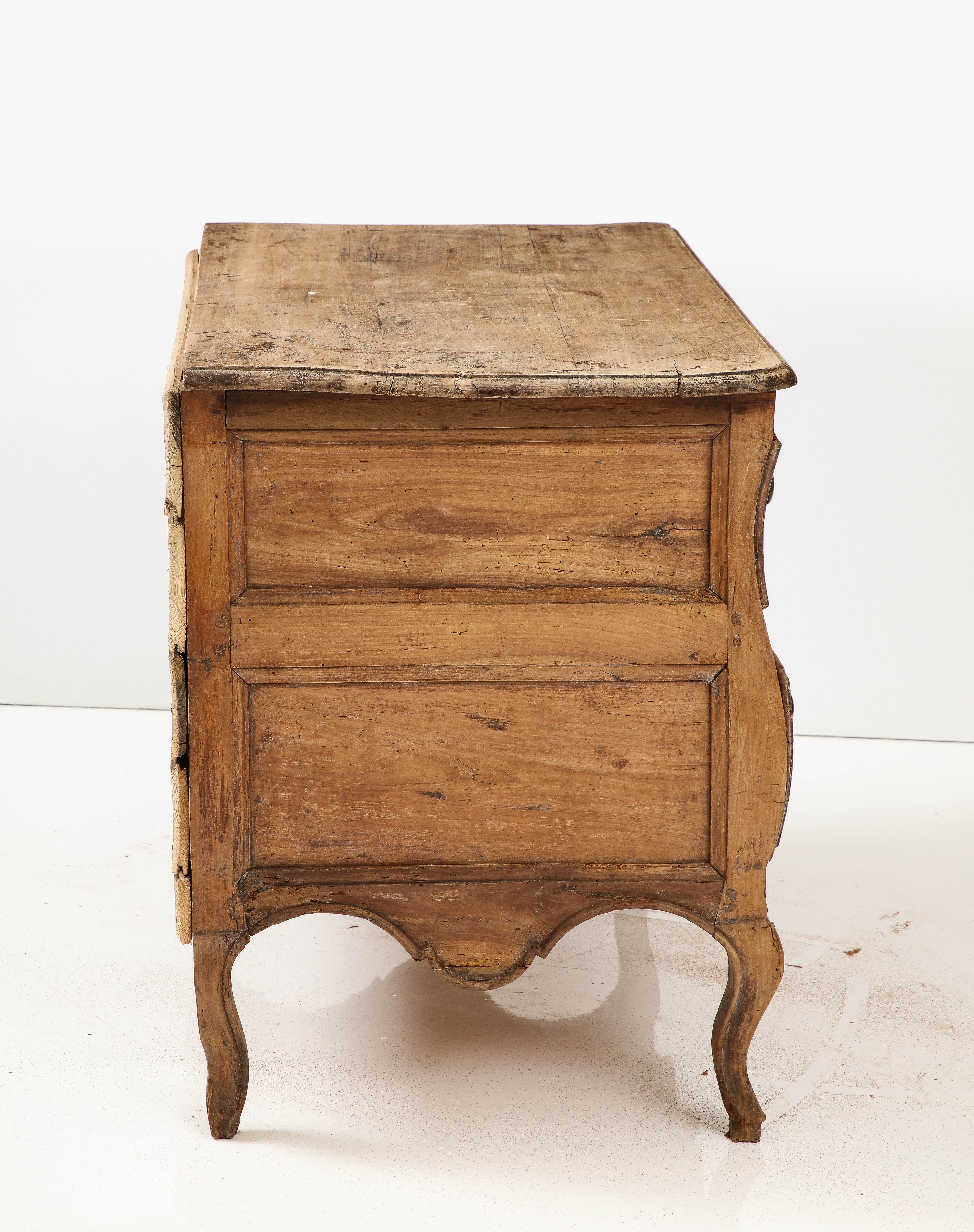 Commode francese in noce del XVIII secolo, Castres, Pirenei, 1760 circa in vendita 10