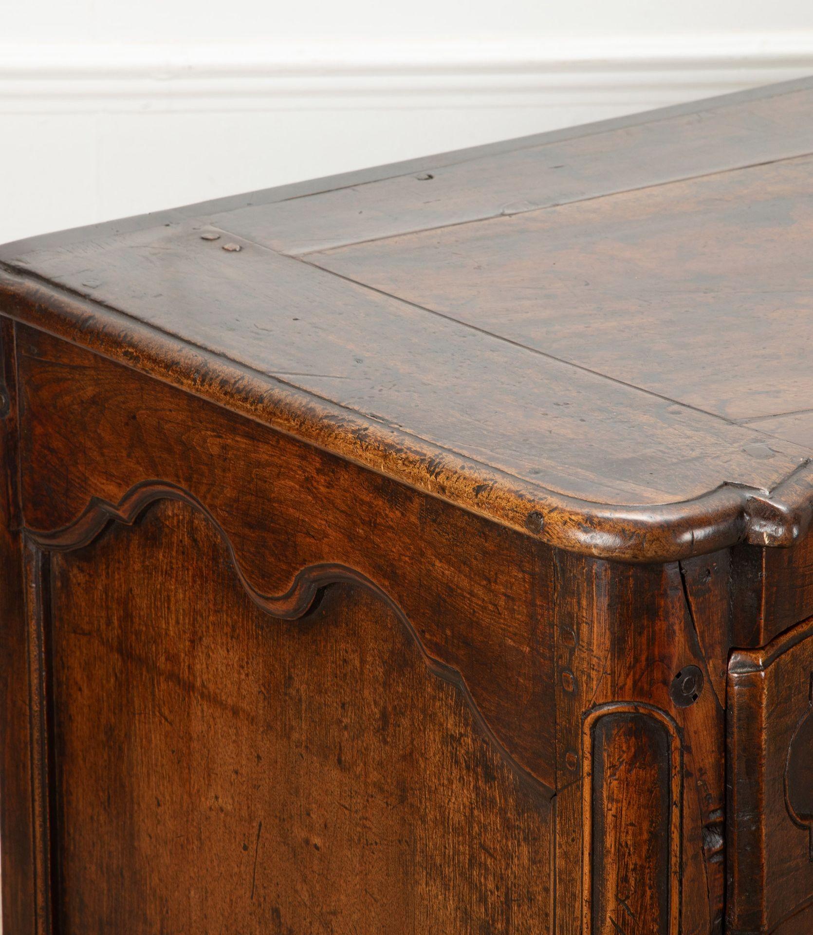 18th Century French Walnut Commode For Sale 5